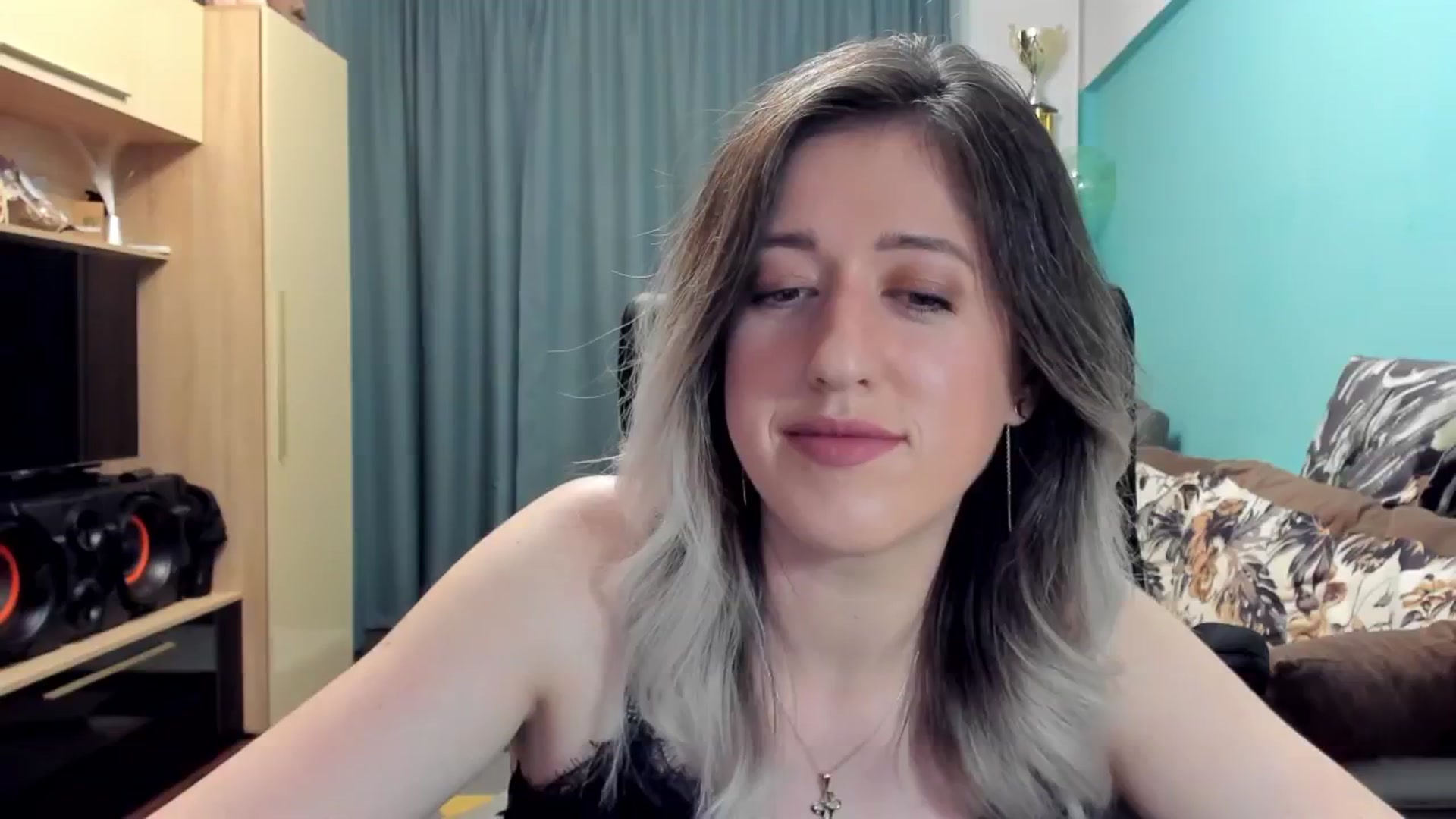 Gallery image thumbnail from SweetDelia_'s myfreecams stream on, 10/21/2024, 22:52 image 13 of 20