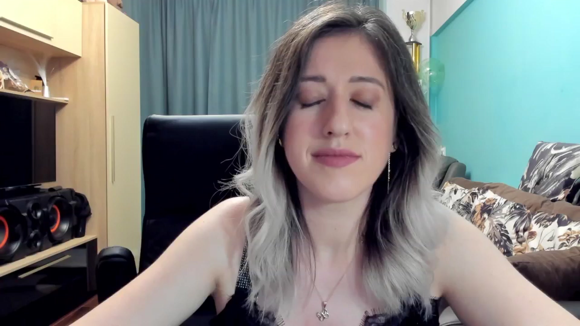 Gallery image thumbnail from SweetDelia_'s myfreecams stream on, 10/21/2024, 23:47 image 12 of 20