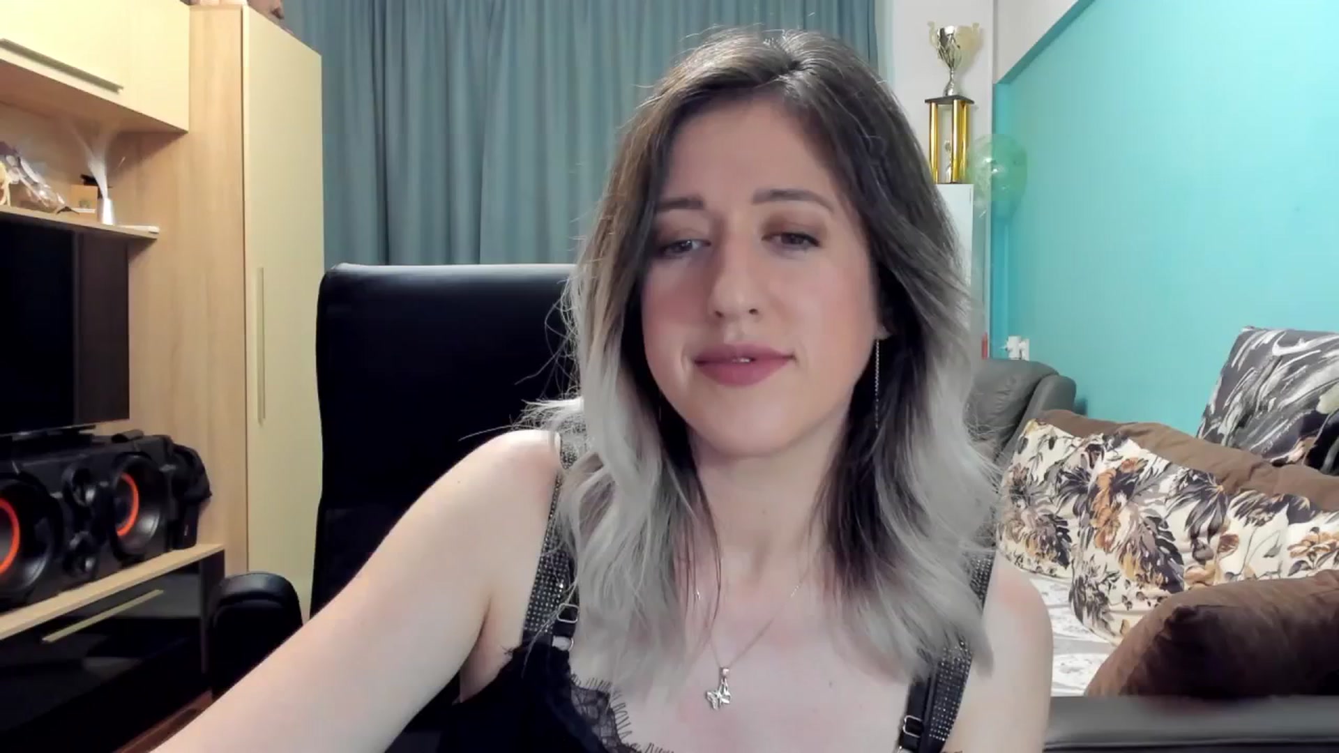 Gallery image thumbnail from SweetDelia_'s myfreecams stream on, 10/21/2024, 23:47 image 7 of 20