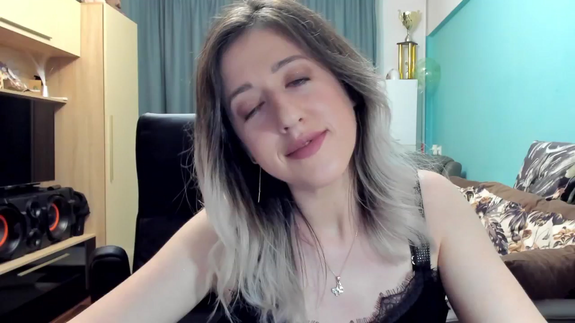 Gallery image thumbnail from SweetDelia_'s myfreecams stream on, 10/21/2024, 23:47 image 8 of 20