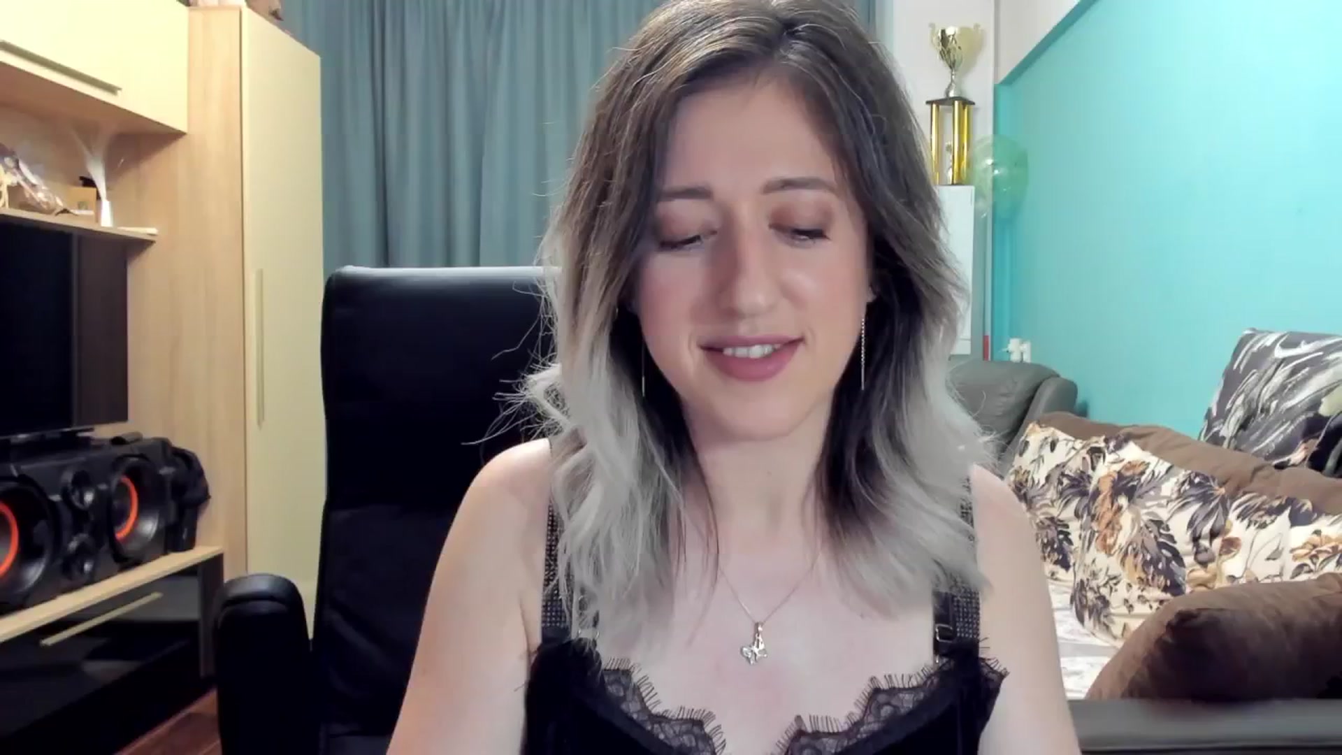 Gallery image thumbnail from SweetDelia_'s myfreecams stream on, 10/21/2024, 23:47 image 15 of 20