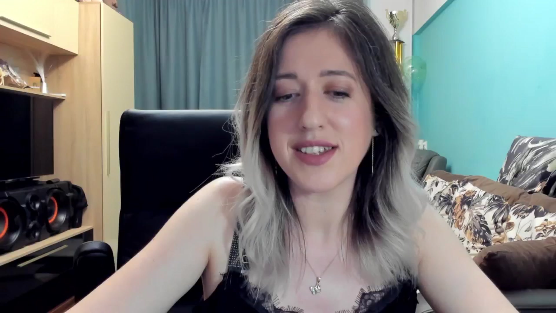 Gallery image thumbnail from SweetDelia_'s myfreecams stream on, 10/21/2024, 23:47 image 18 of 20