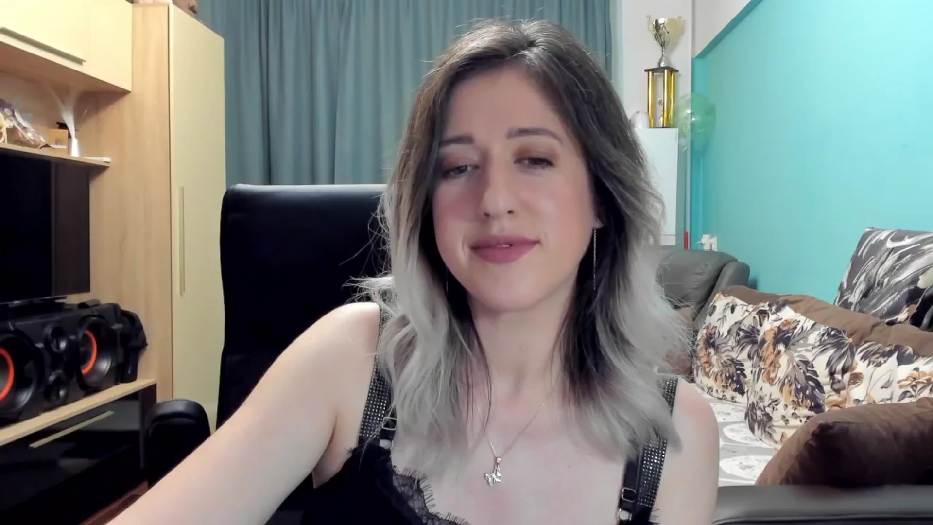Gallery image thumbnail from SweetDelia_'s myfreecams stream on, 10/21/2024, 23:47 image 6 of 20