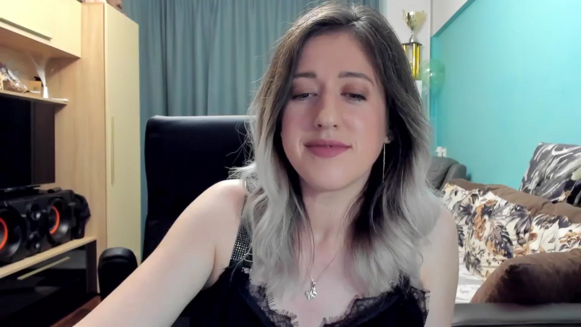 Gallery image thumbnail from SweetDelia_'s myfreecams stream on, 10/21/2024, 23:47 image 10 of 20