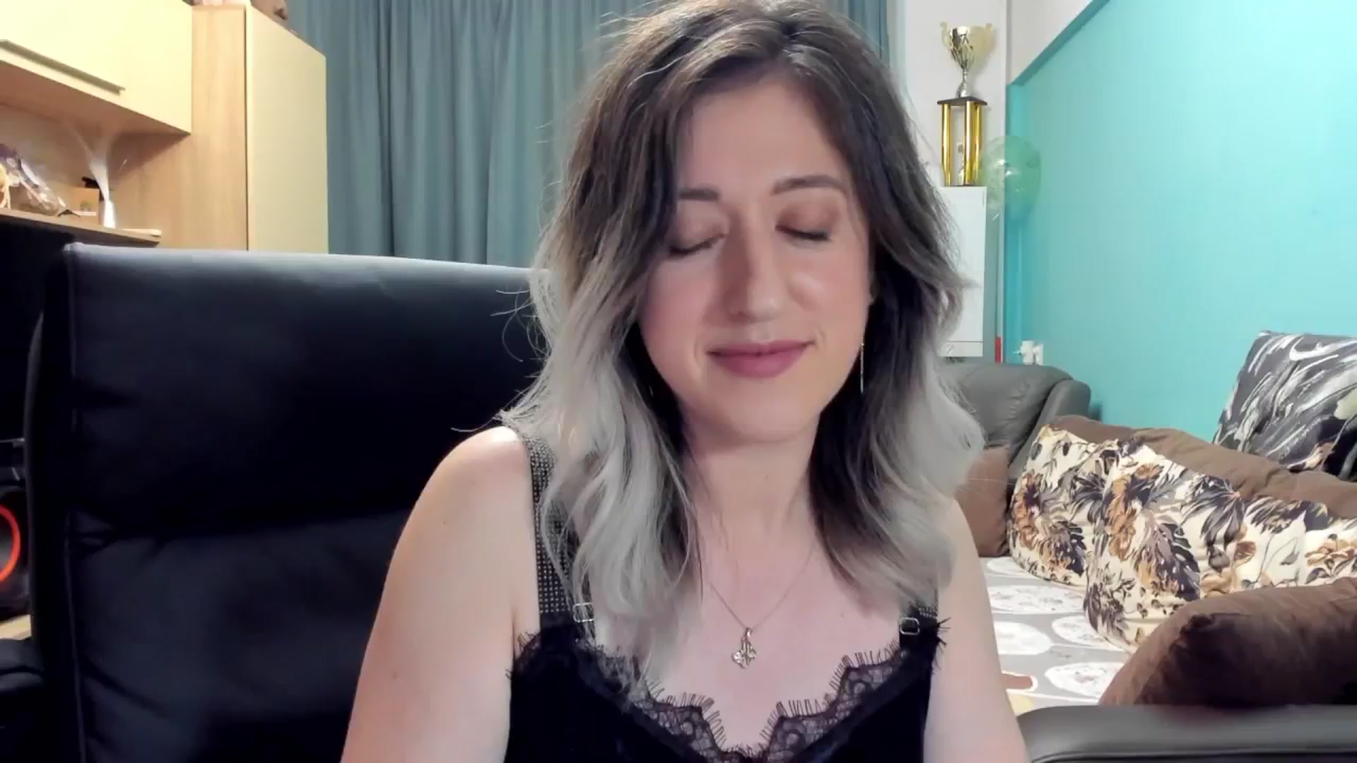 Gallery image thumbnail from SweetDelia_'s myfreecams stream on, 10/22/2024, 24:43 image 8 of 20