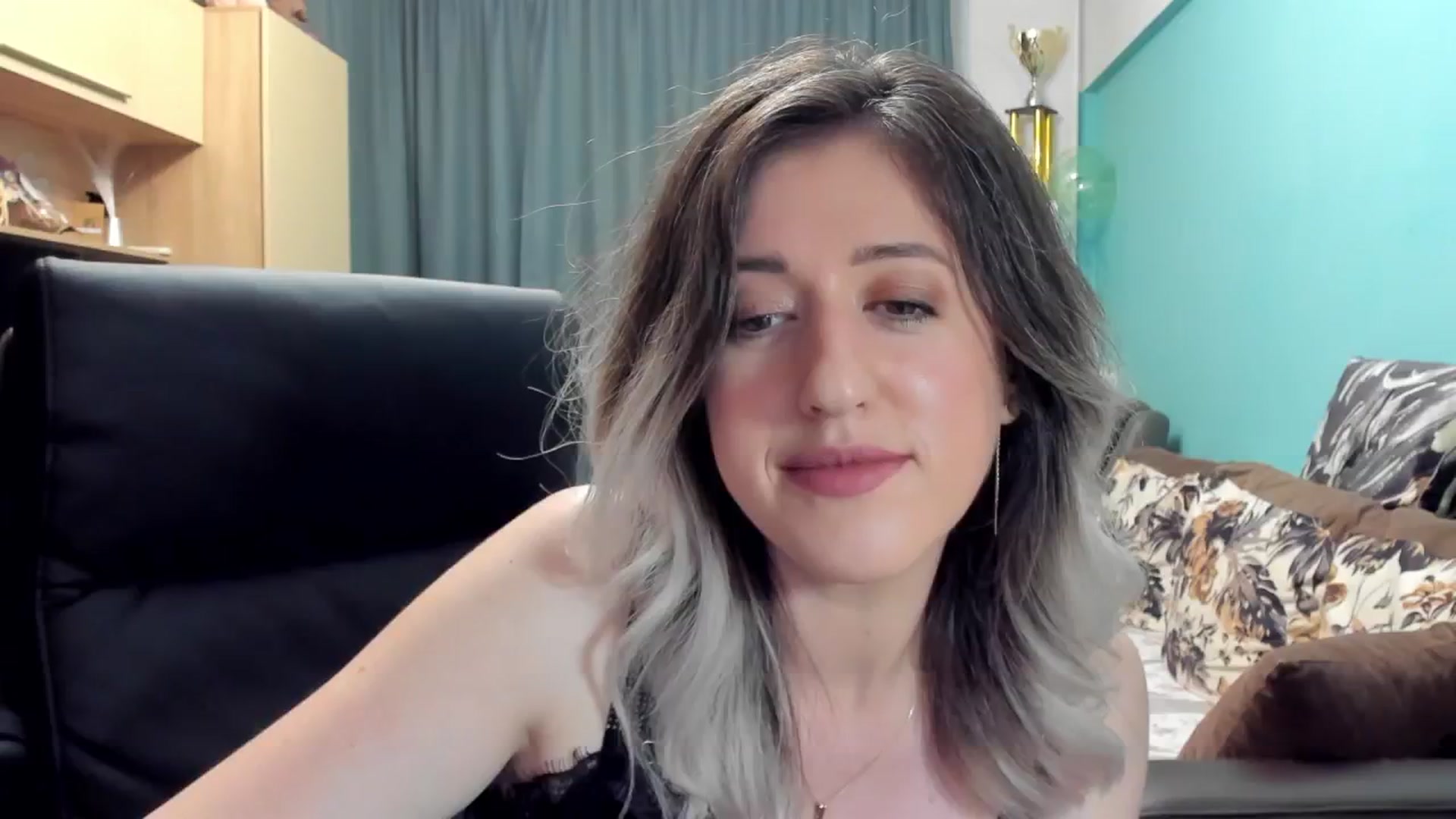 Gallery image thumbnail from SweetDelia_'s myfreecams stream on, 10/22/2024, 24:43 image 17 of 20
