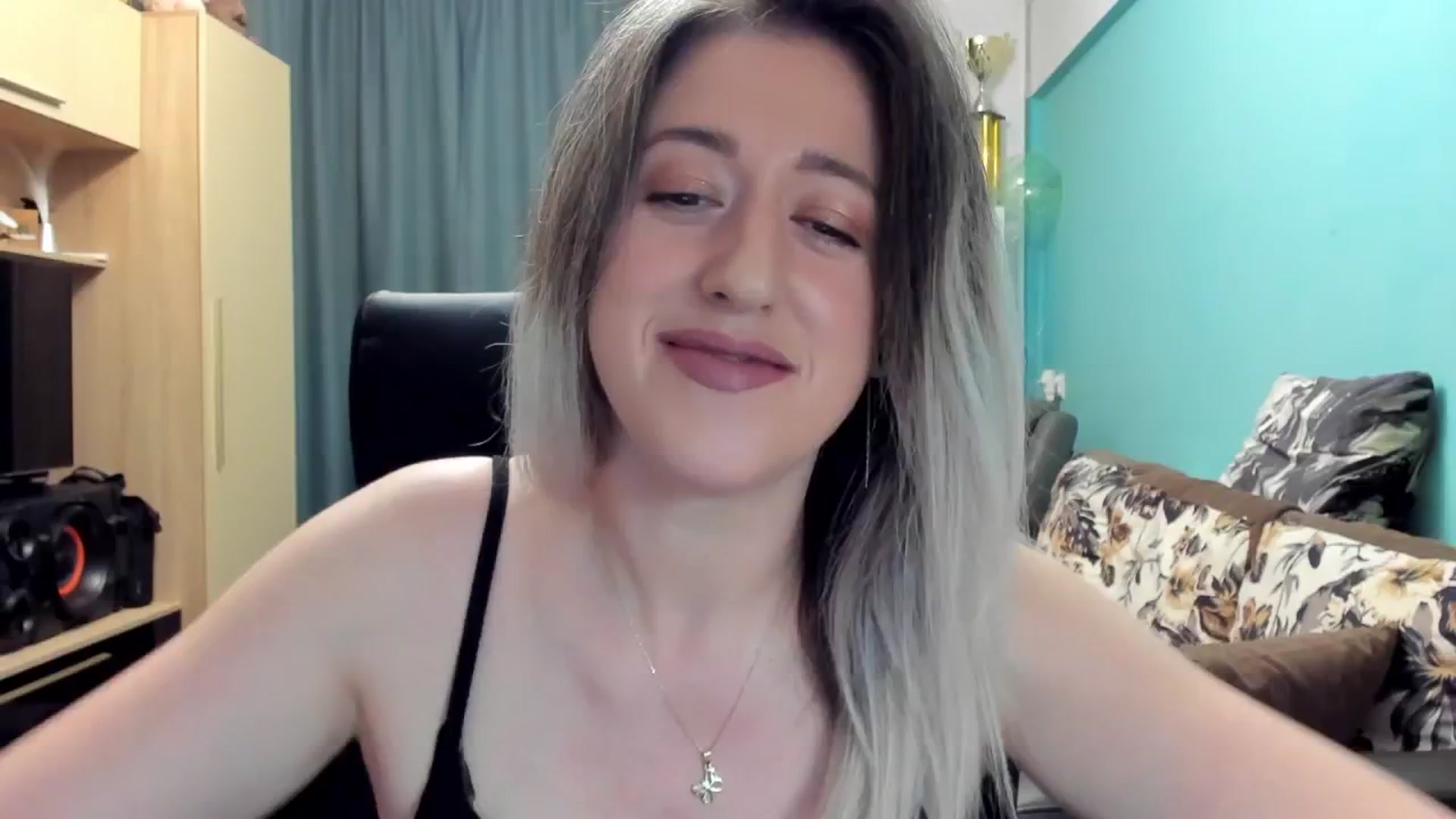 Gallery image thumbnail from SweetDelia_'s myfreecams stream on, 10/27/2024, 23:54 image 1 of 20