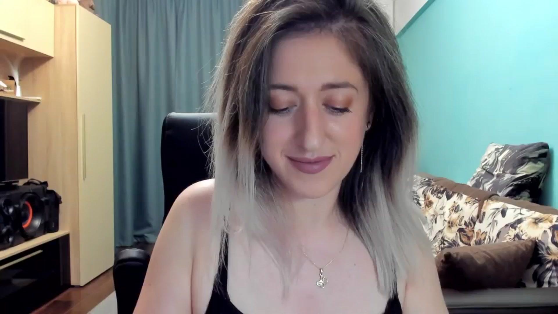 Gallery image thumbnail from SweetDelia_'s myfreecams stream on, 10/27/2024, 23:54 image 17 of 20