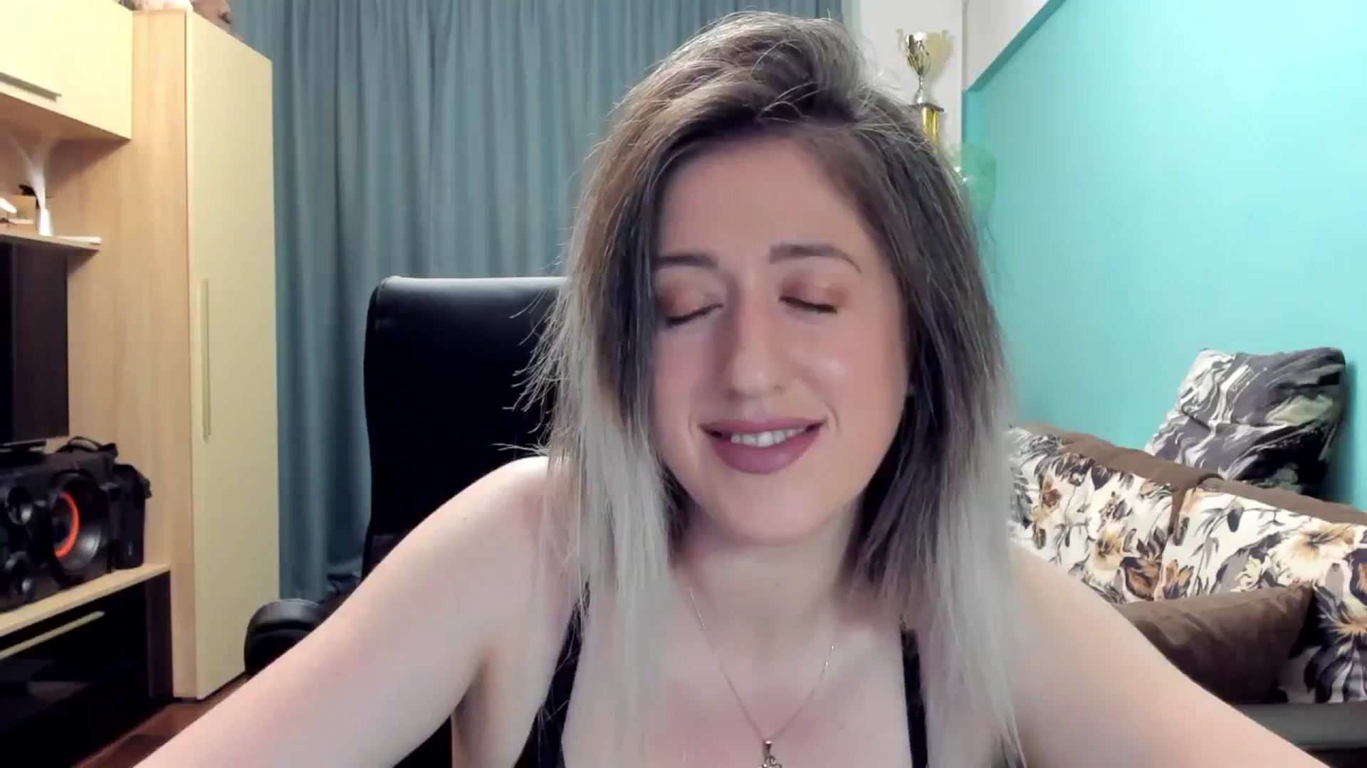Gallery image thumbnail from SweetDelia_'s myfreecams stream on, 10/27/2024, 23:54 image 14 of 20