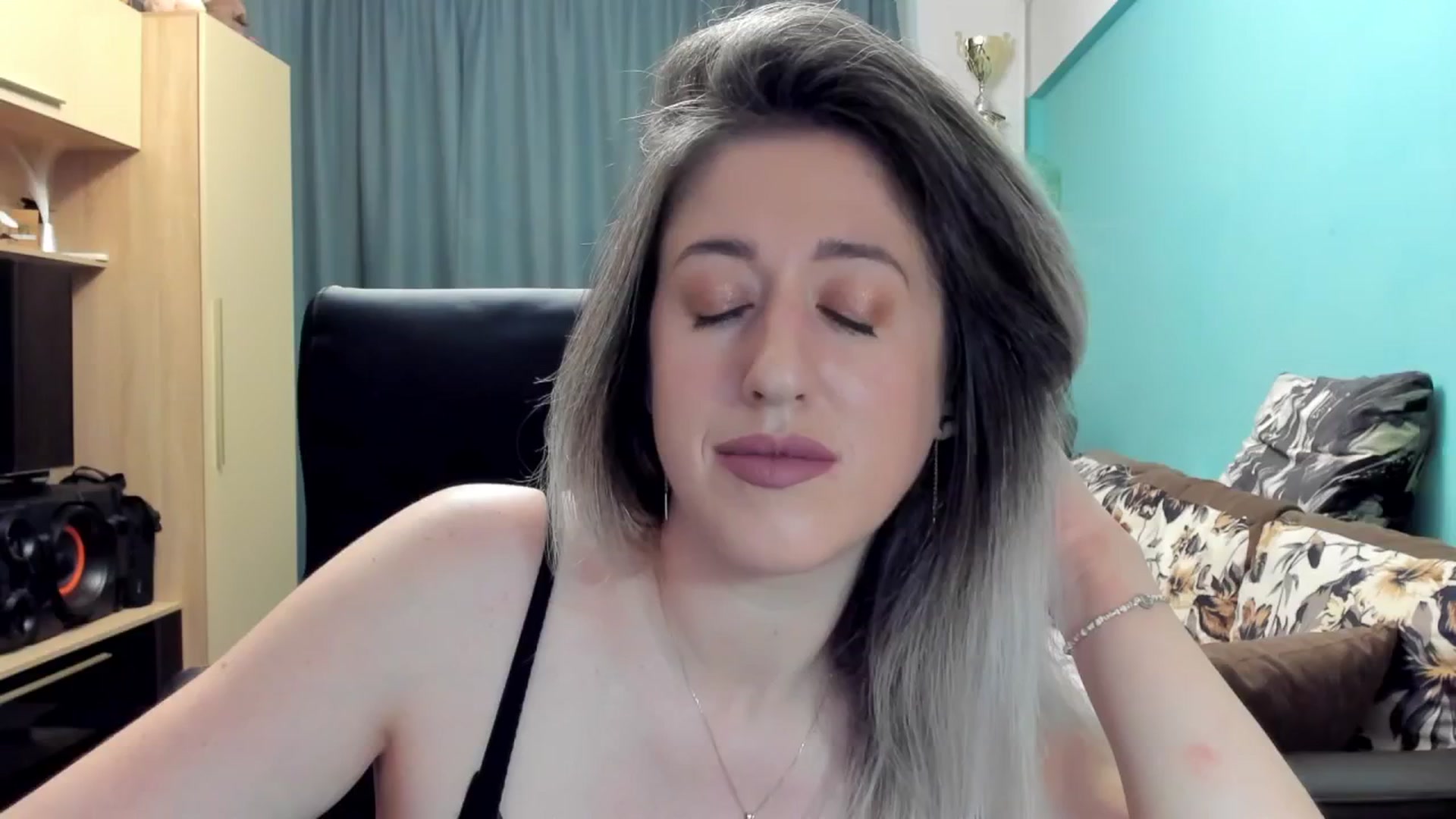 Gallery image thumbnail from SweetDelia_'s myfreecams stream on, 10/27/2024, 23:54 image 9 of 20