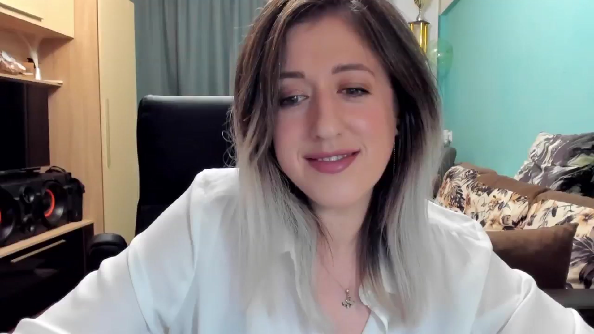 Gallery image thumbnail from SweetDelia_'s myfreecams stream on, 10/29/2024, 23:06 image 15 of 20