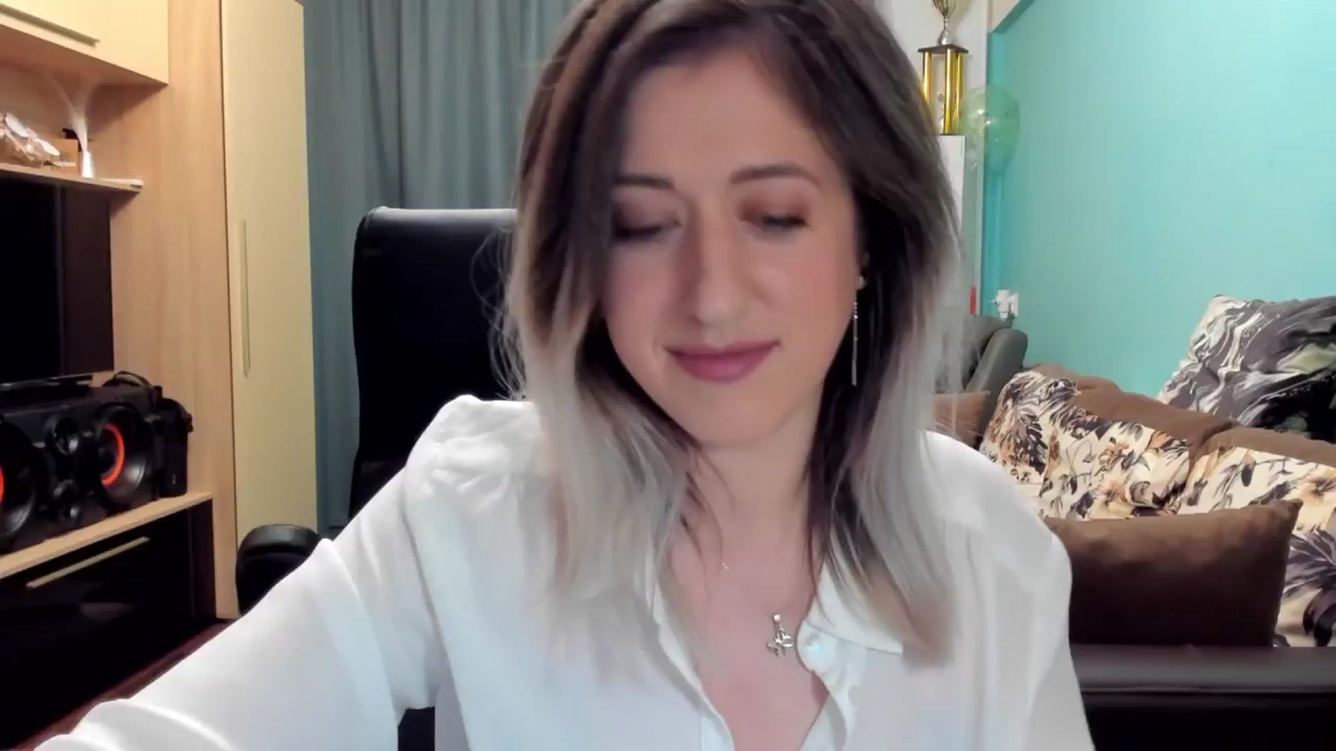 Gallery image thumbnail from SweetDelia_'s myfreecams stream on, 10/29/2024, 23:06 image 12 of 20