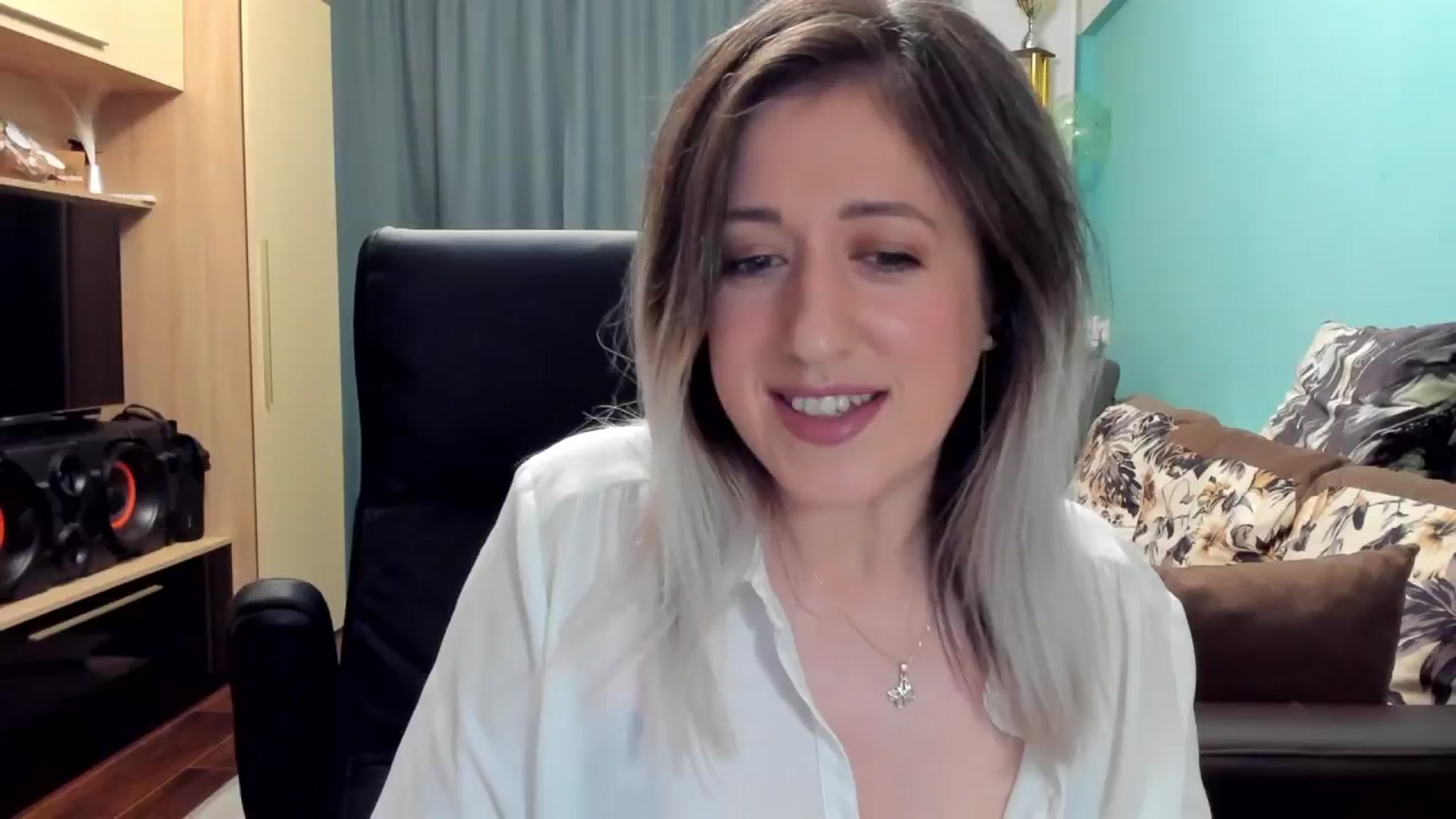 Gallery image thumbnail from SweetDelia_'s myfreecams stream on, 10/29/2024, 23:06 image 6 of 20