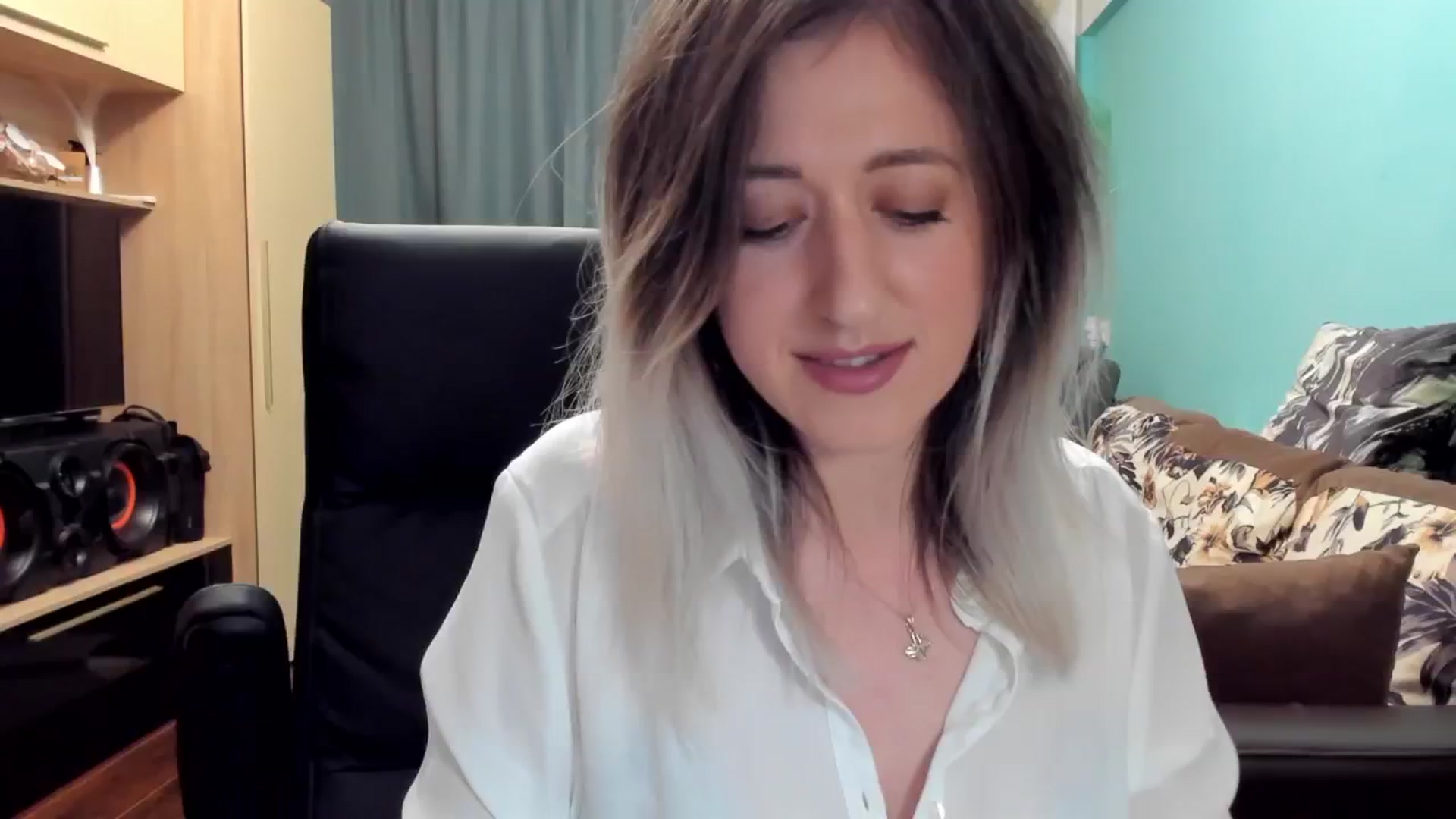 Gallery image thumbnail from SweetDelia_'s myfreecams stream on, 10/29/2024, 23:06 image 19 of 20