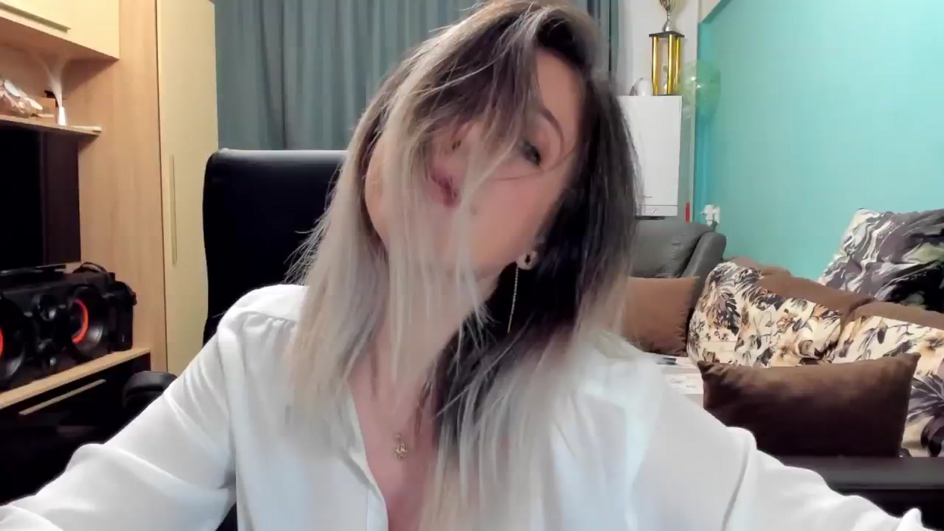 Gallery image thumbnail from SweetDelia_'s myfreecams stream on, 10/29/2024, 23:06 image 4 of 20
