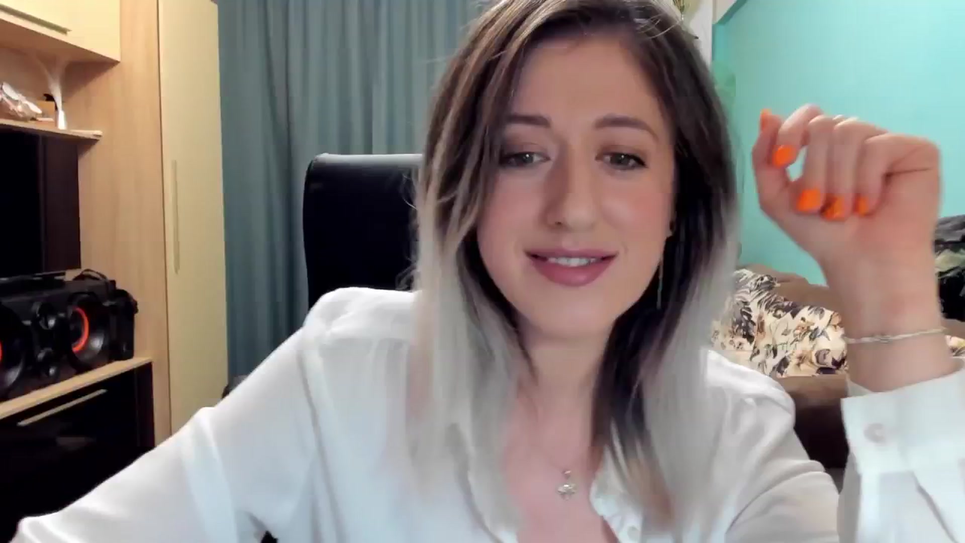 Gallery image thumbnail from SweetDelia_'s myfreecams stream on, 10/29/2024, 23:06 image 14 of 20