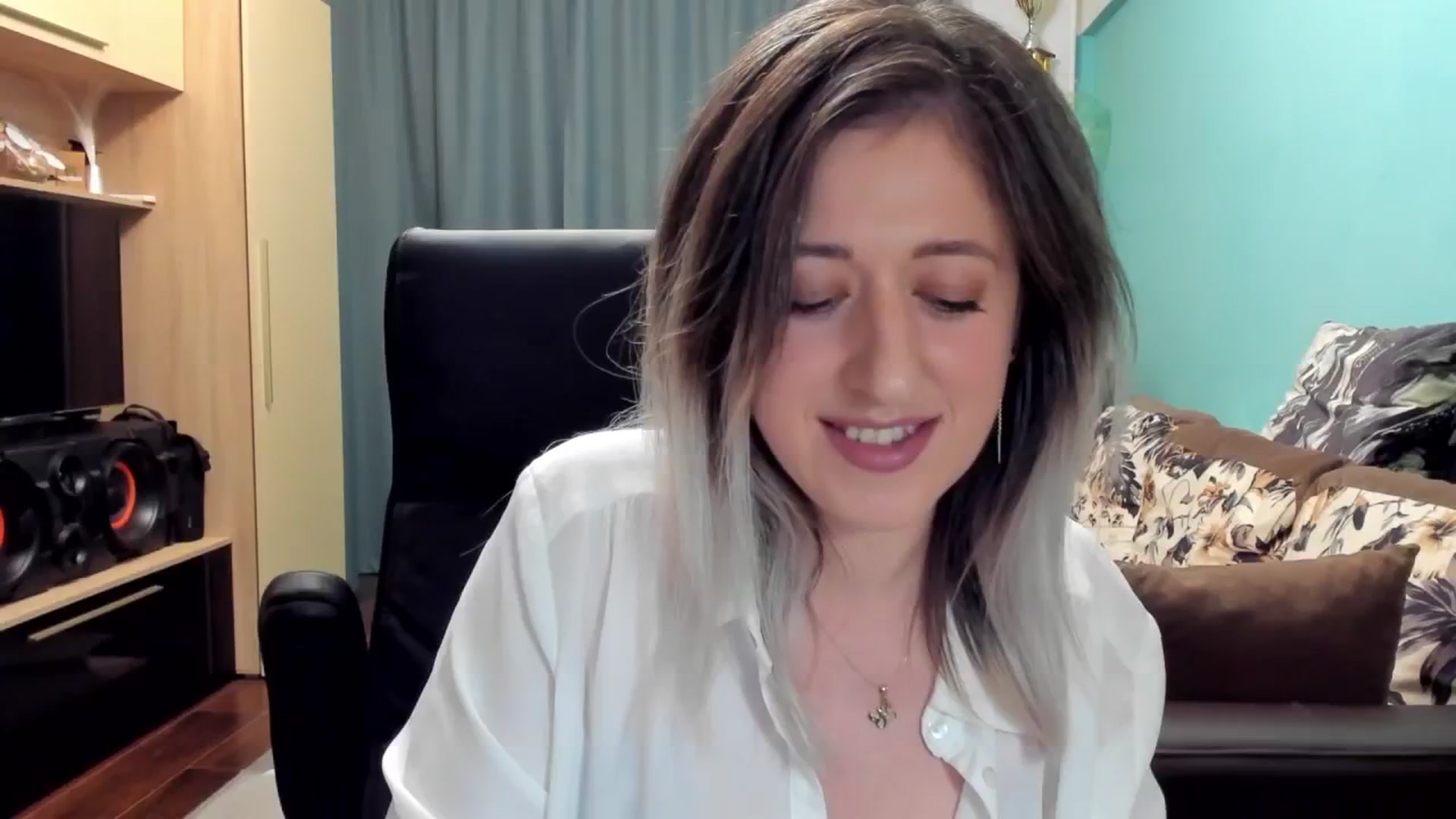 Gallery image thumbnail from SweetDelia_'s myfreecams stream on, 10/29/2024, 23:06 image 9 of 20