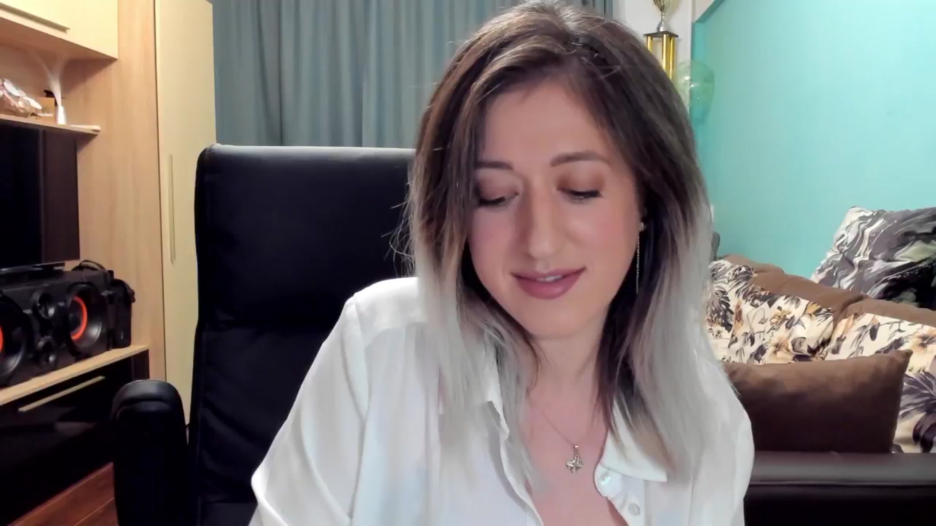 Gallery image thumbnail from SweetDelia_'s myfreecams stream on, 10/29/2024, 23:06 image 10 of 20