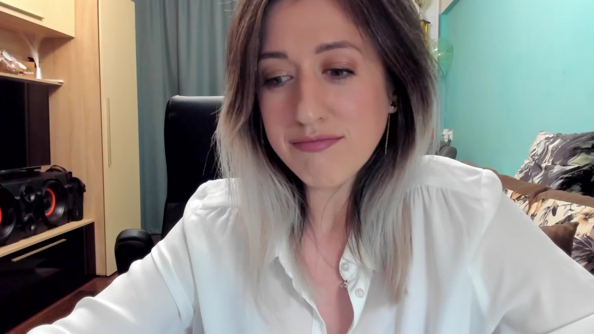 Gallery image thumbnail from SweetDelia_'s myfreecams stream on, 10/29/2024, 23:06 image 17 of 20