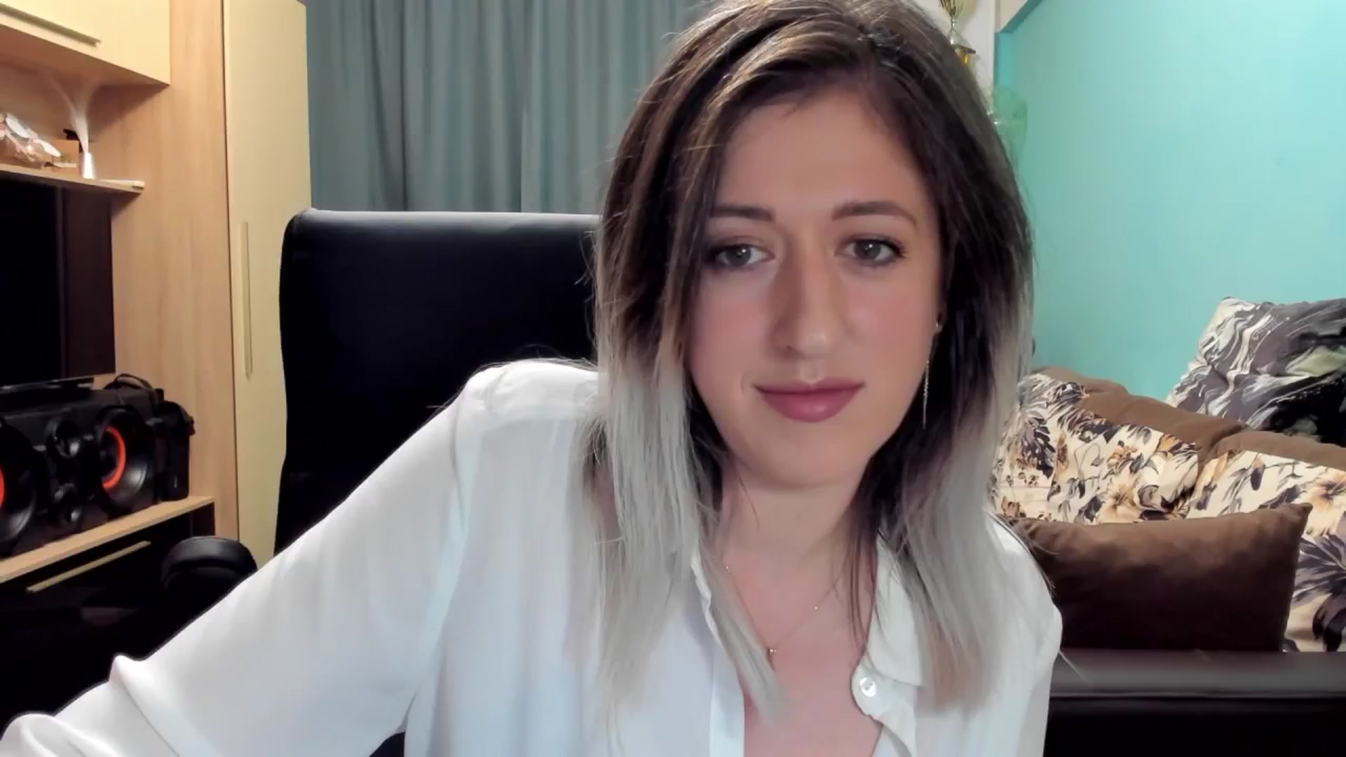 Gallery image thumbnail from SweetDelia_'s myfreecams stream on, 10/29/2024, 23:06 image 3 of 20