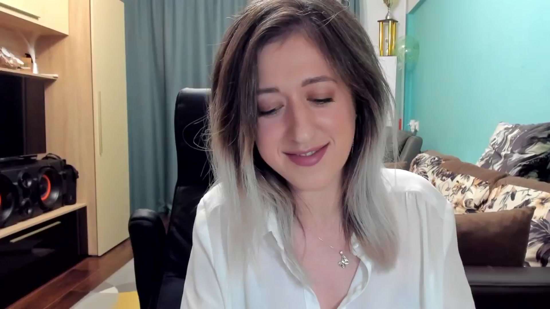 Gallery image thumbnail from SweetDelia_'s myfreecams stream on, 10/29/2024, 23:06 image 8 of 20