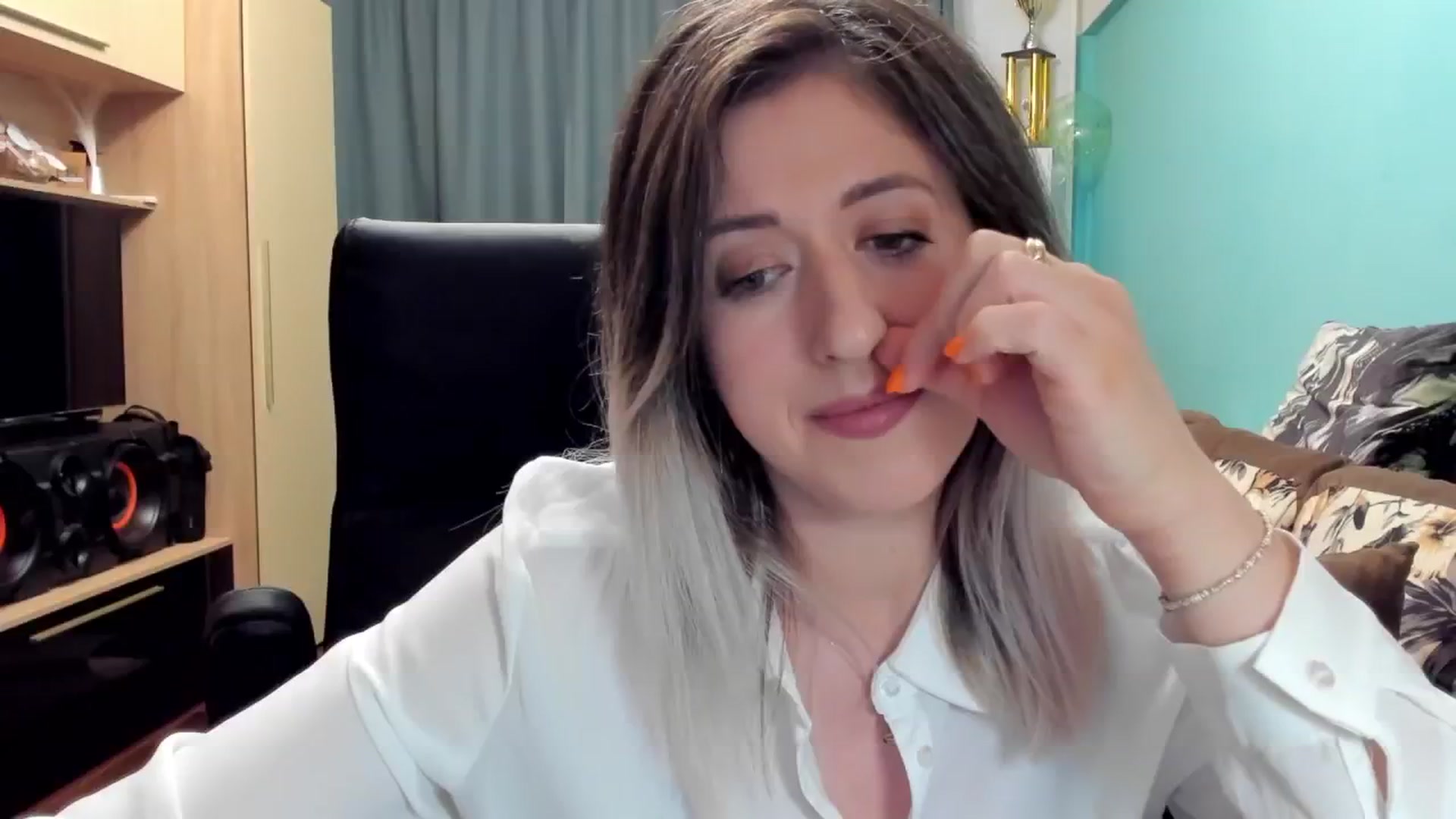 Gallery image thumbnail from SweetDelia_'s myfreecams stream on, 10/30/2024, 02:06 image 8 of 20