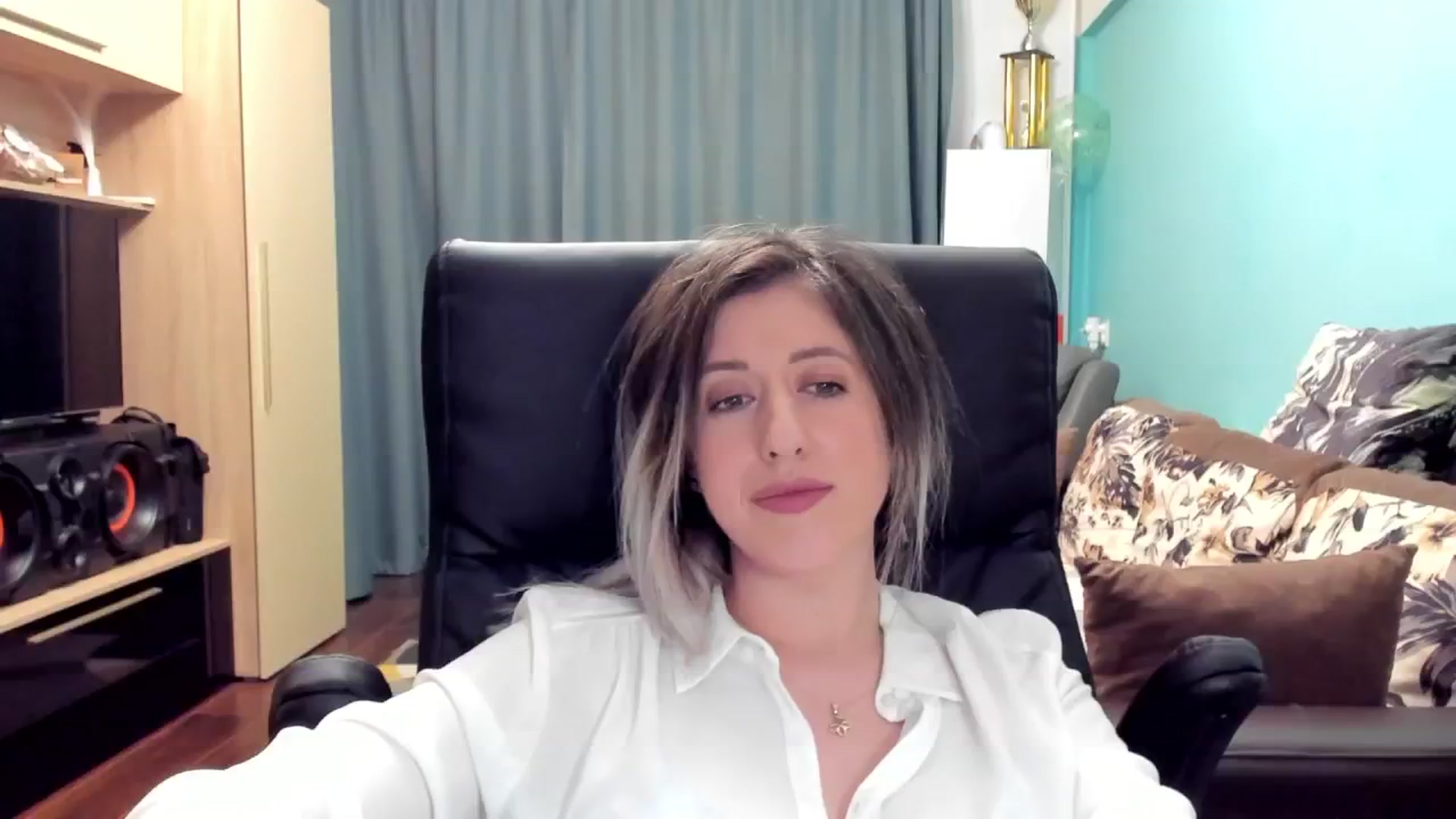 Gallery image thumbnail from SweetDelia_'s myfreecams stream on, 10/30/2024, 02:06 image 10 of 20