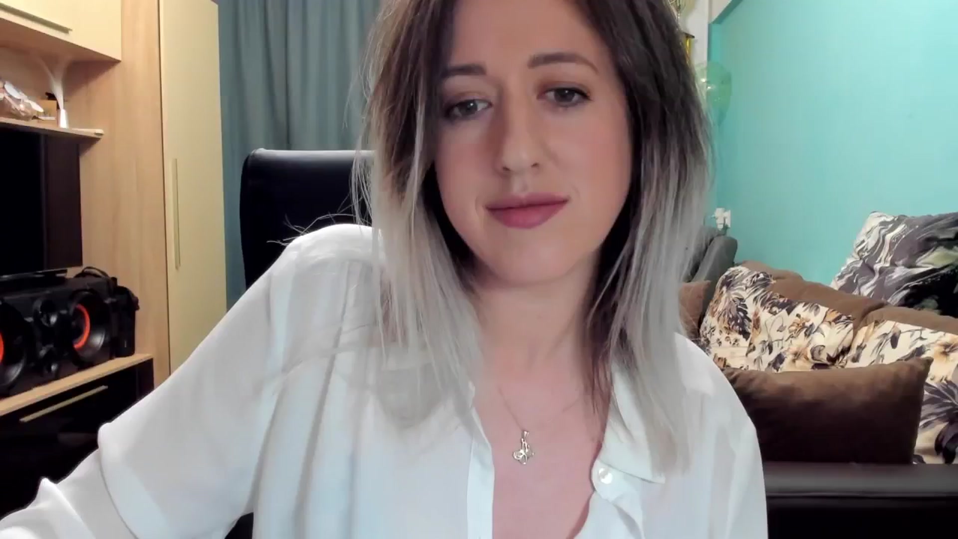 Gallery image thumbnail from SweetDelia_'s myfreecams stream on, 10/30/2024, 02:06 image 15 of 20