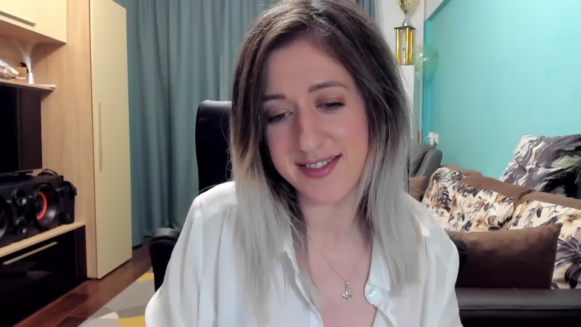 Gallery image thumbnail from SweetDelia_'s myfreecams stream on, 10/30/2024, 03:23 image 13 of 20
