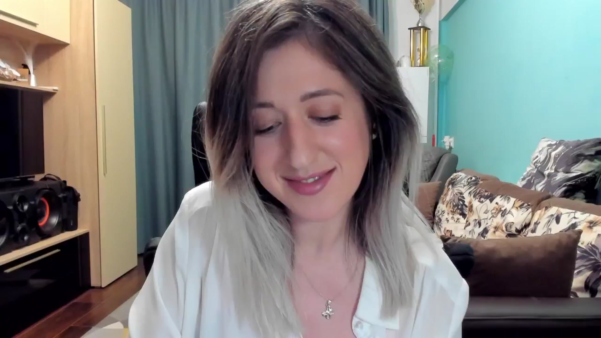 Gallery image thumbnail from SweetDelia_'s myfreecams stream on, 10/30/2024, 03:23 image 18 of 20