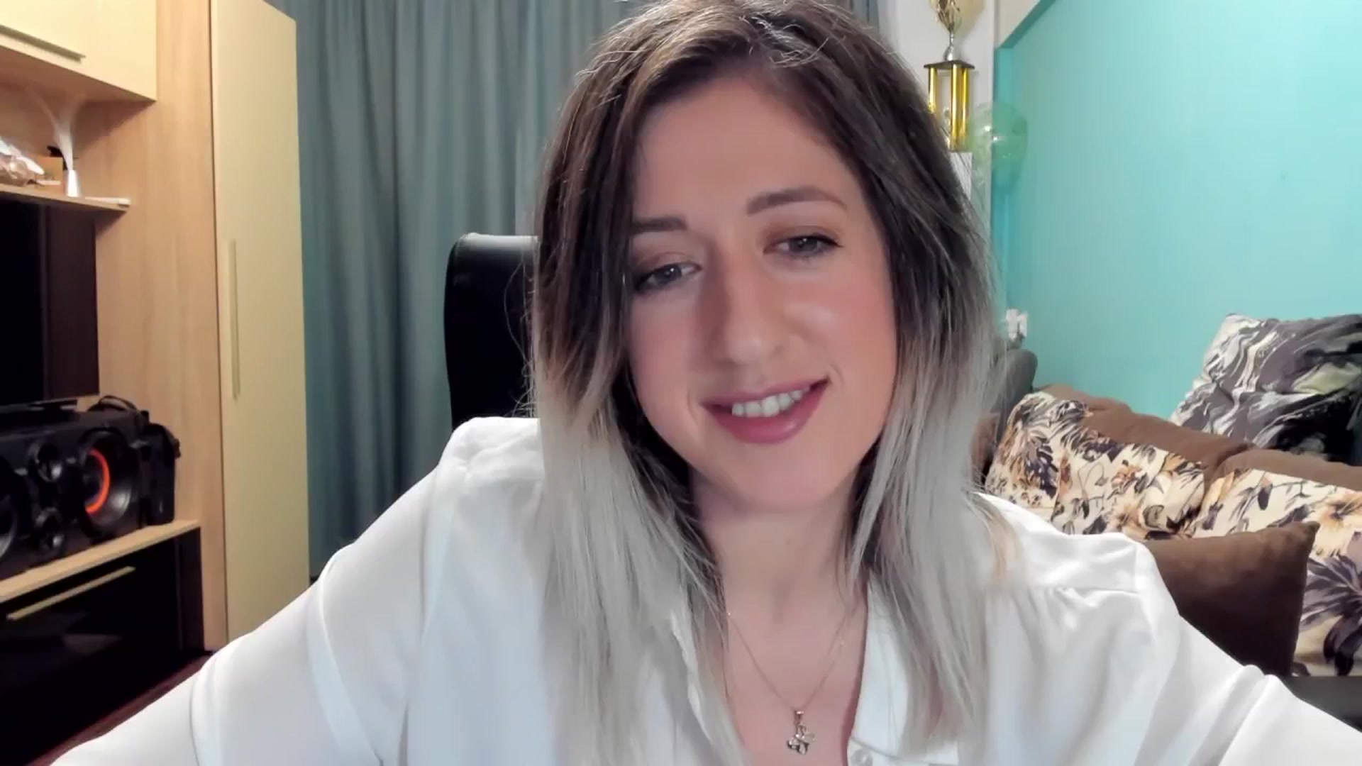 Gallery image thumbnail from SweetDelia_'s myfreecams stream on, 10/30/2024, 03:23 image 16 of 20