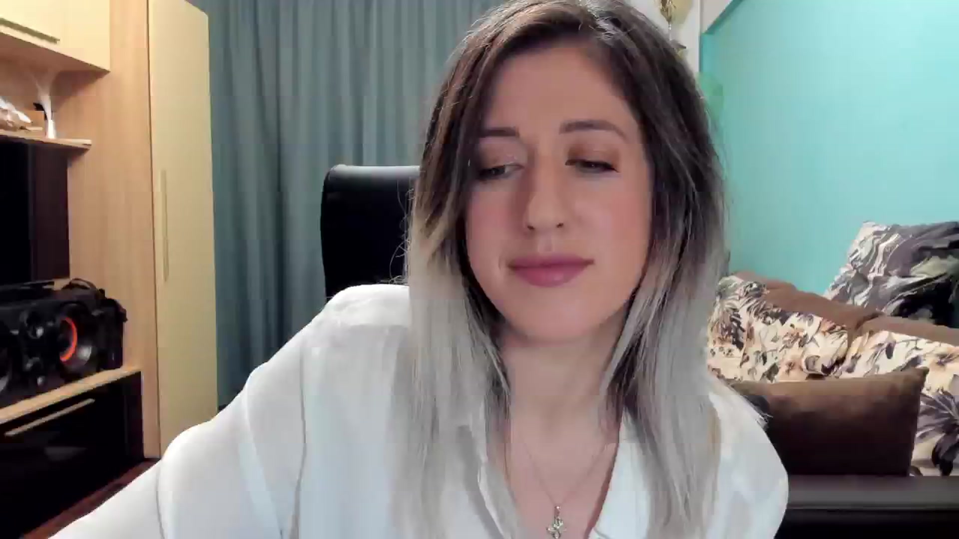 Gallery image thumbnail from SweetDelia_'s myfreecams stream on, 10/30/2024, 03:23 image 14 of 20