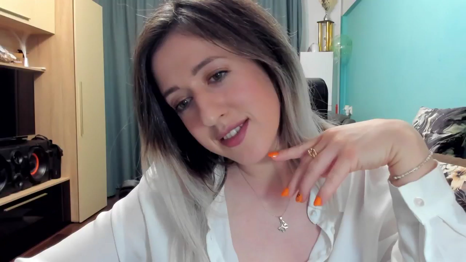 Gallery image thumbnail from SweetDelia_'s myfreecams stream on, 10/30/2024, 03:23 image 3 of 20