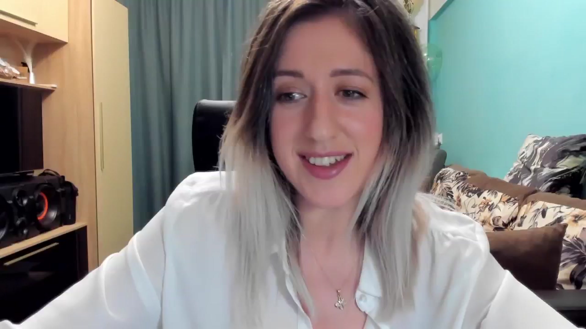 Gallery image thumbnail from SweetDelia_'s myfreecams stream on, 10/30/2024, 03:23 image 10 of 20