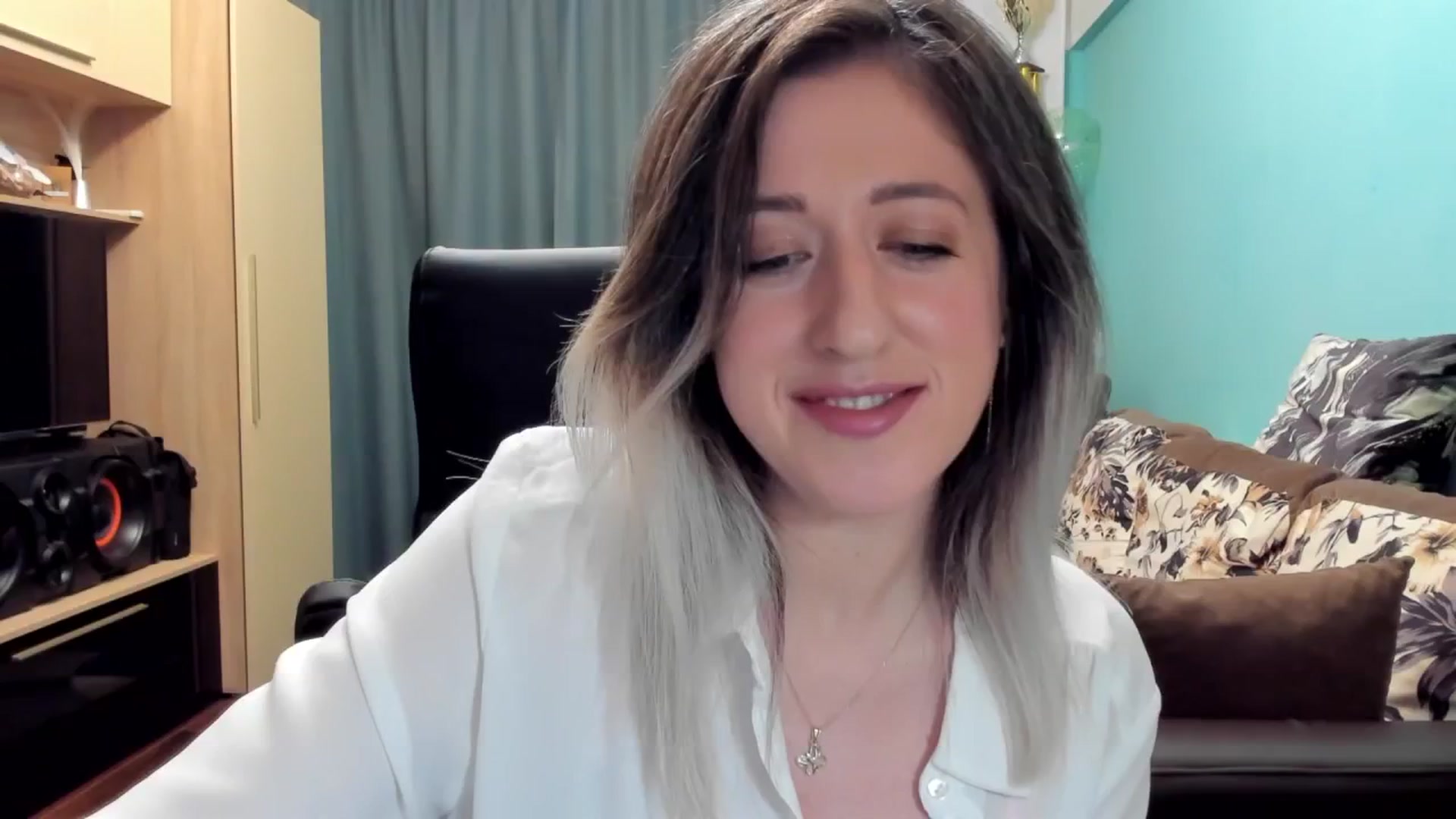 Gallery image thumbnail from SweetDelia_'s myfreecams stream on, 10/30/2024, 03:23 image 9 of 20