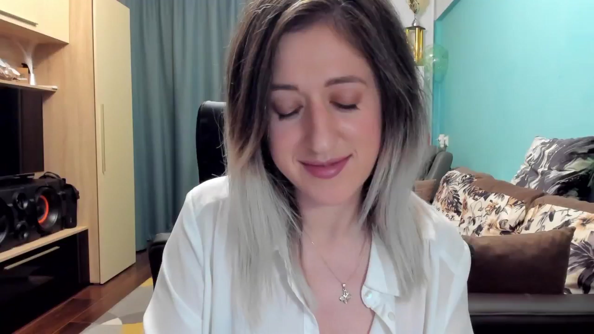 Gallery image thumbnail from SweetDelia_'s myfreecams stream on, 10/30/2024, 03:23 image 12 of 20