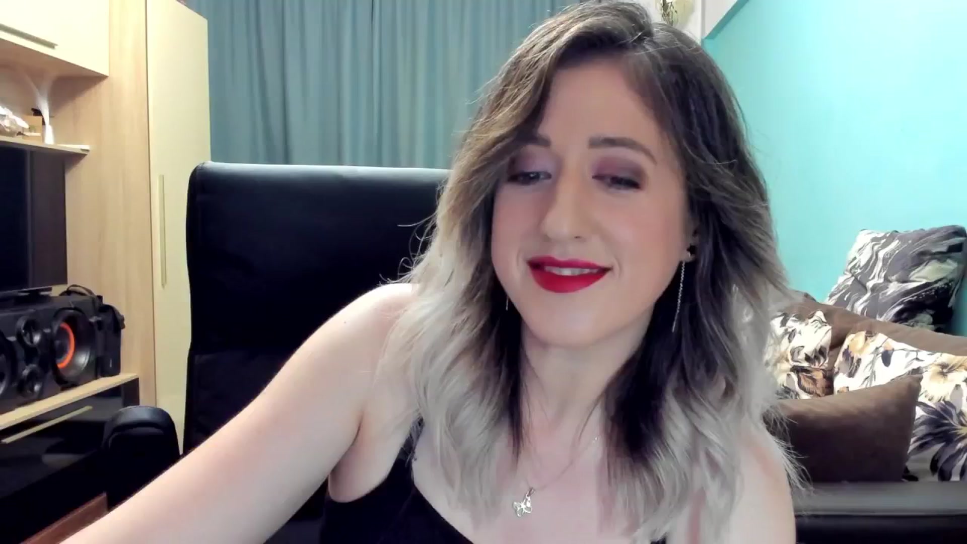 Gallery image thumbnail from SweetDelia_'s myfreecams stream on, 10/31/2024, 24:04 image 17 of 20