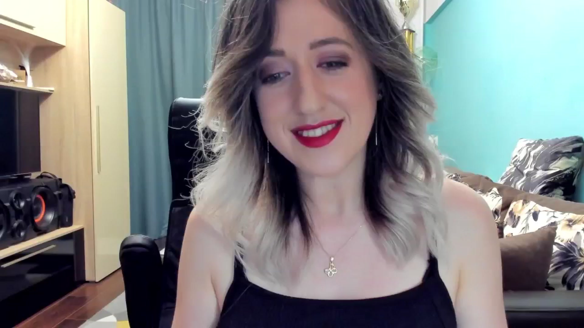 Gallery image thumbnail from SweetDelia_'s myfreecams stream on, 10/31/2024, 24:04 image 15 of 20