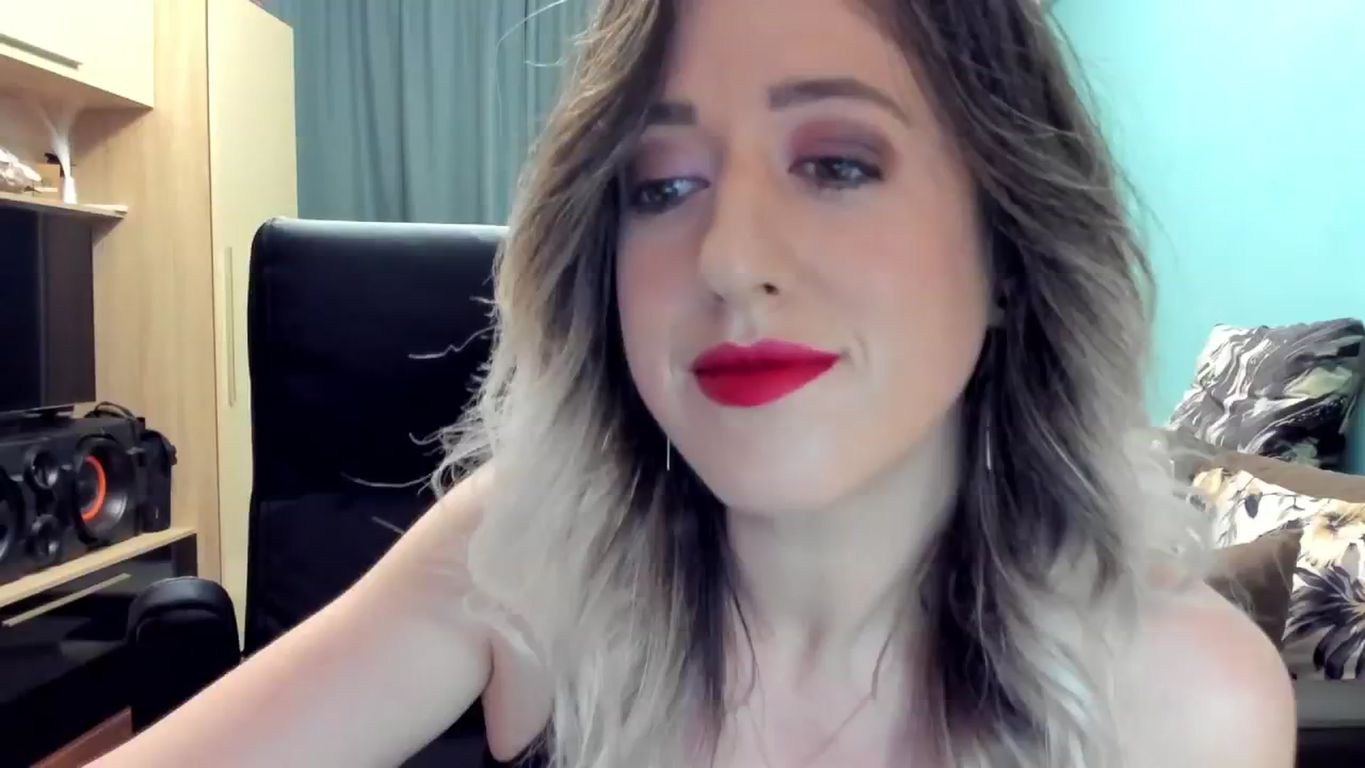 Gallery image thumbnail from SweetDelia_'s myfreecams stream on, 10/31/2024, 24:04 image 11 of 20