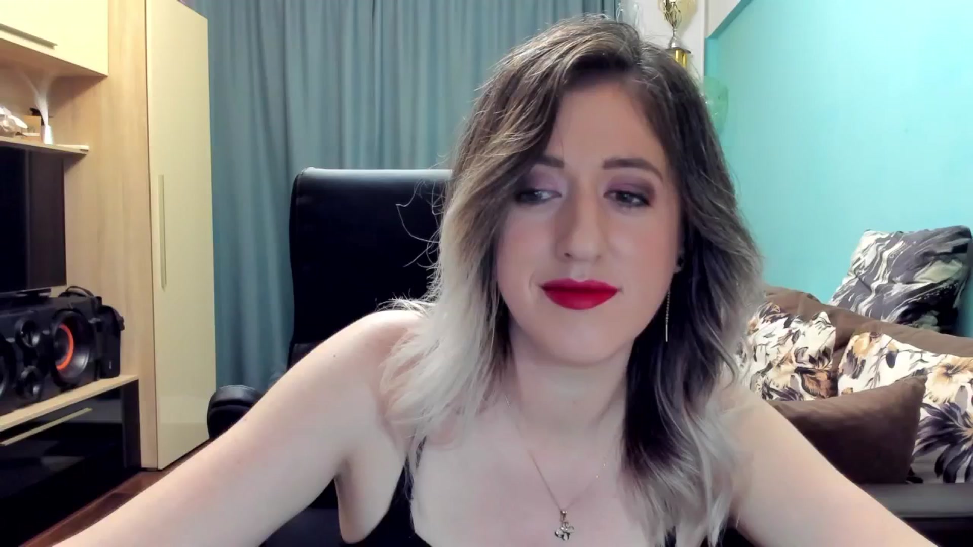 Gallery image thumbnail from SweetDelia_'s myfreecams stream on, 10/31/2024, 02:19 image 17 of 20