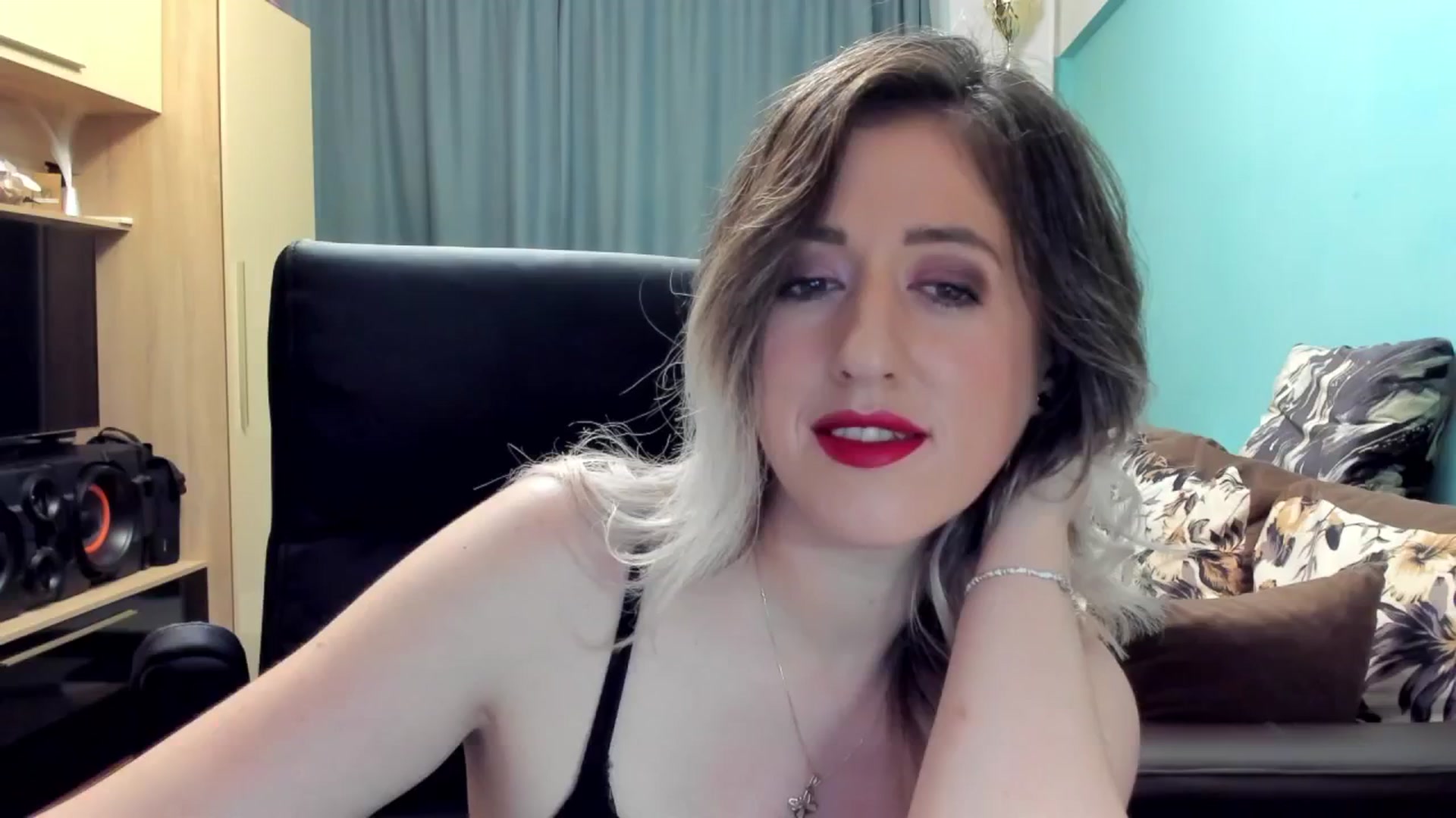 Gallery image thumbnail from SweetDelia_'s myfreecams stream on, 10/31/2024, 02:19 image 14 of 20