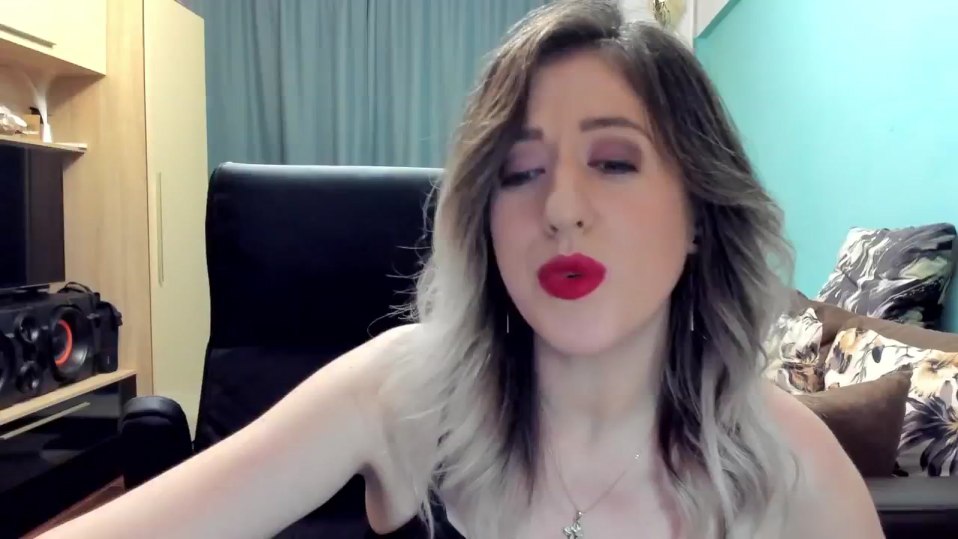 Gallery image thumbnail from SweetDelia_'s myfreecams stream on, 10/31/2024, 02:19 image 11 of 20