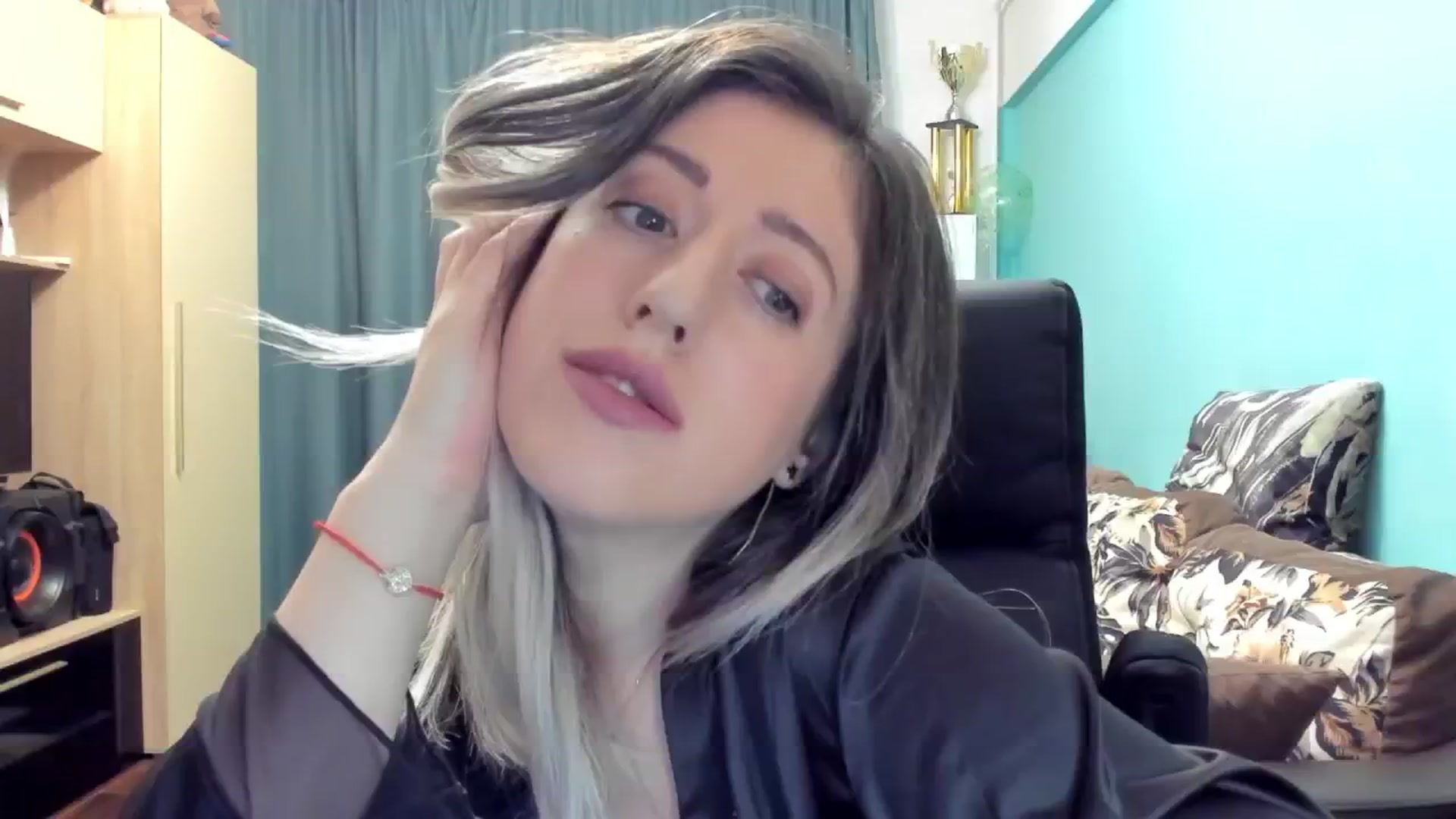 Gallery image thumbnail from SweetDelia_'s myfreecams stream on, 11/04/2024, 24:10 image 18 of 20