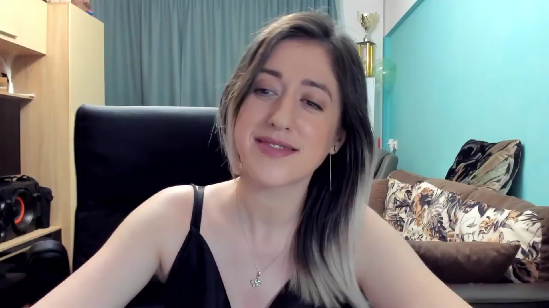 Gallery image thumbnail from SweetDelia_'s myfreecams stream on, 11/05/2024, 01:33 image 14 of 20
