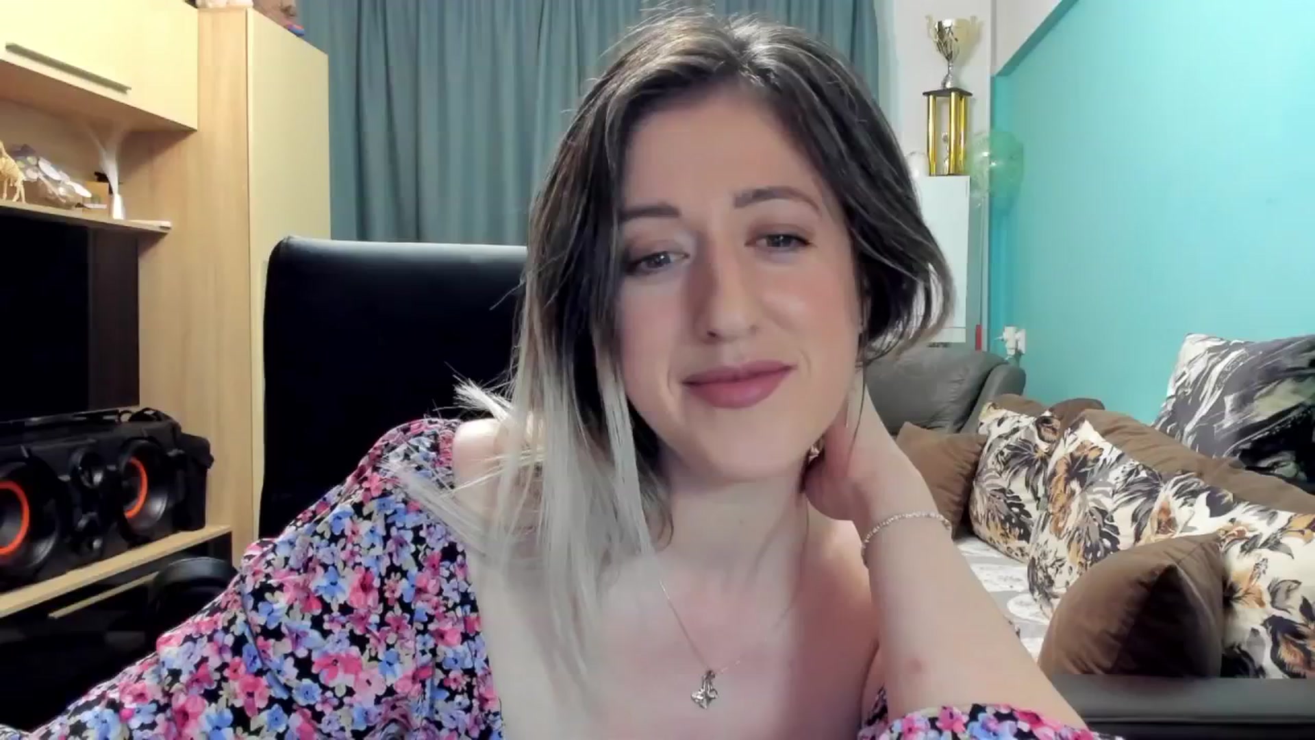 Gallery image thumbnail from SweetDelia_'s myfreecams stream on, 11/06/2024, 01:27 image 12 of 20