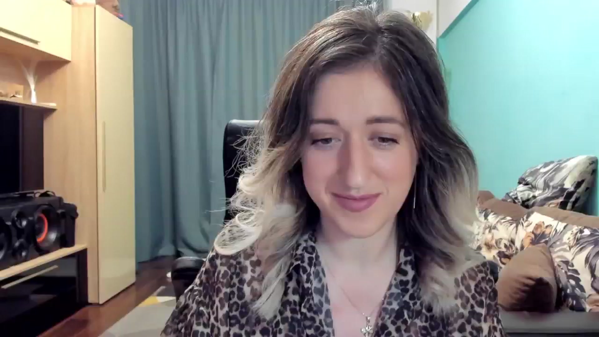 Gallery image thumbnail from SweetDelia_'s myfreecams stream on, 11/11/2024, 23:13 image 8 of 20