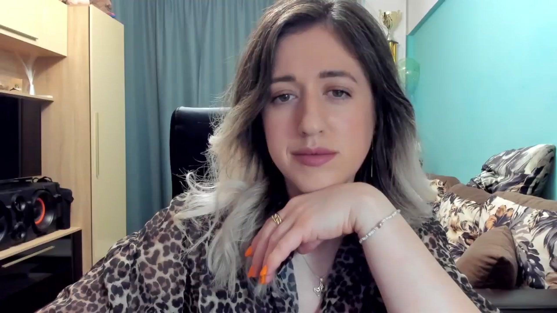 Gallery image thumbnail from SweetDelia_'s myfreecams stream on, 11/12/2024, 24:02 image 15 of 20
