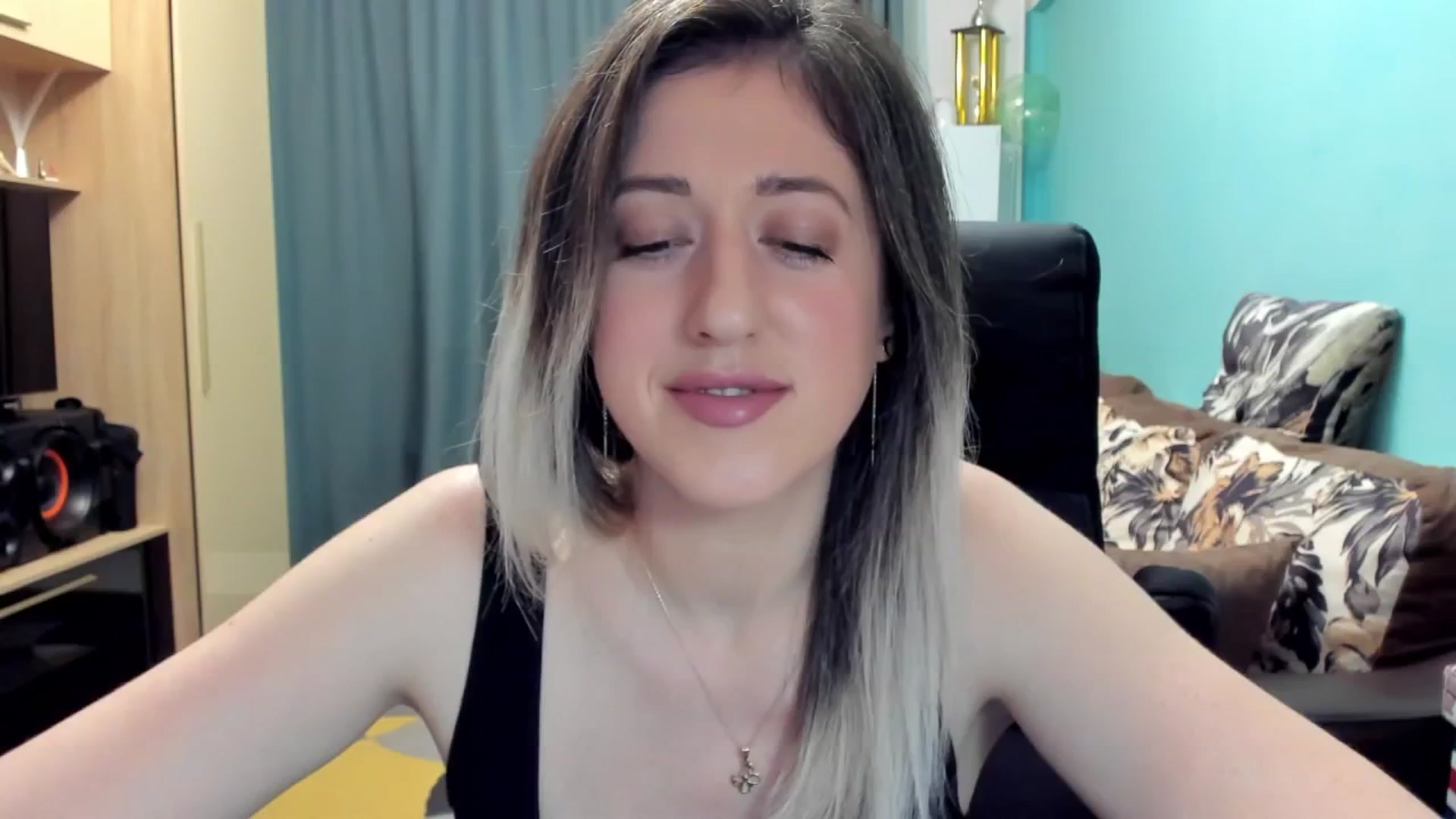 Gallery image thumbnail from SweetDelia_'s myfreecams stream on, 11/22/2024, 24:34 image 10 of 20