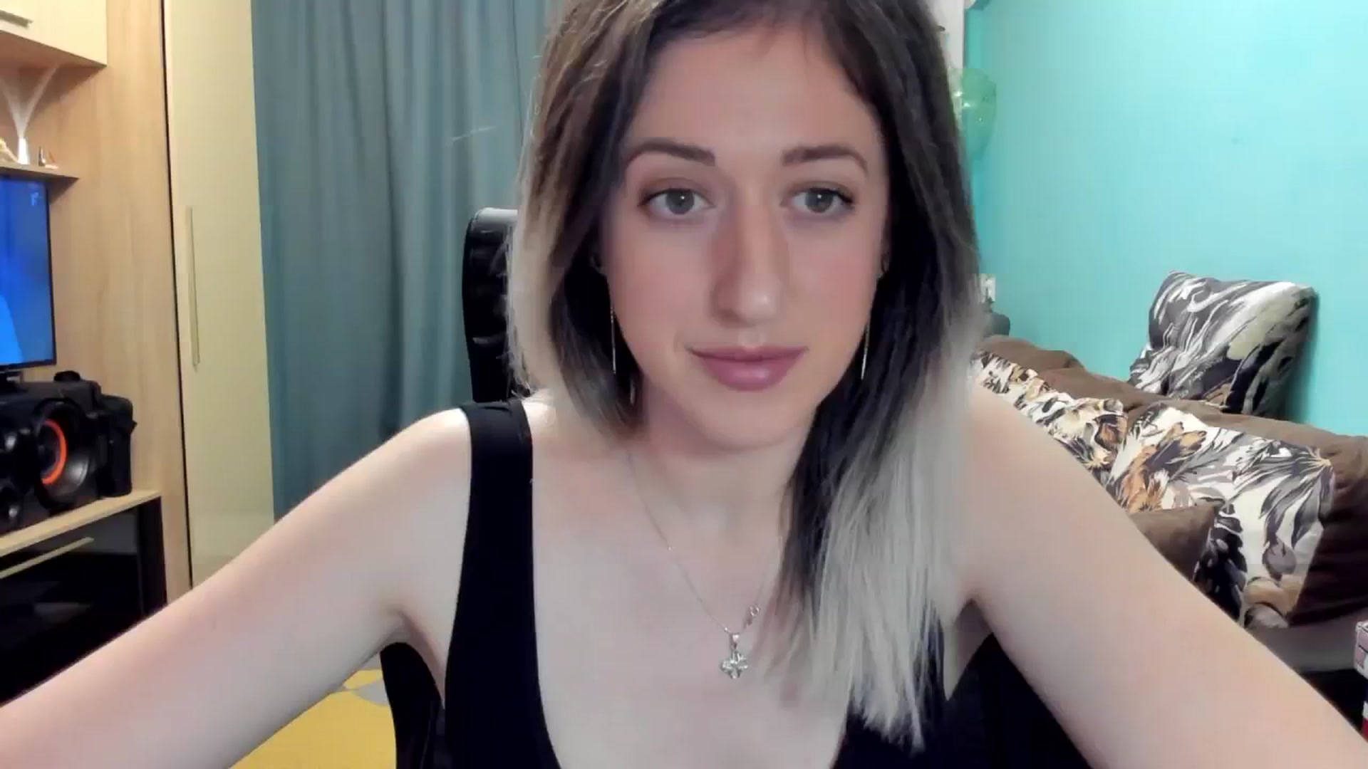 Gallery image thumbnail from SweetDelia_'s myfreecams stream on, 11/22/2024, 24:34 image 1 of 20