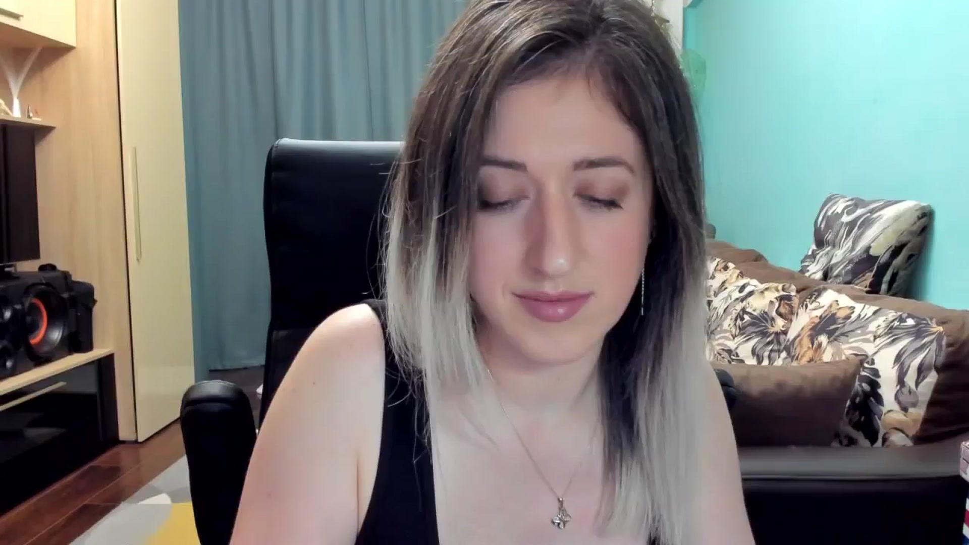 Gallery image thumbnail from SweetDelia_'s myfreecams stream on, 11/22/2024, 24:34 image 9 of 20